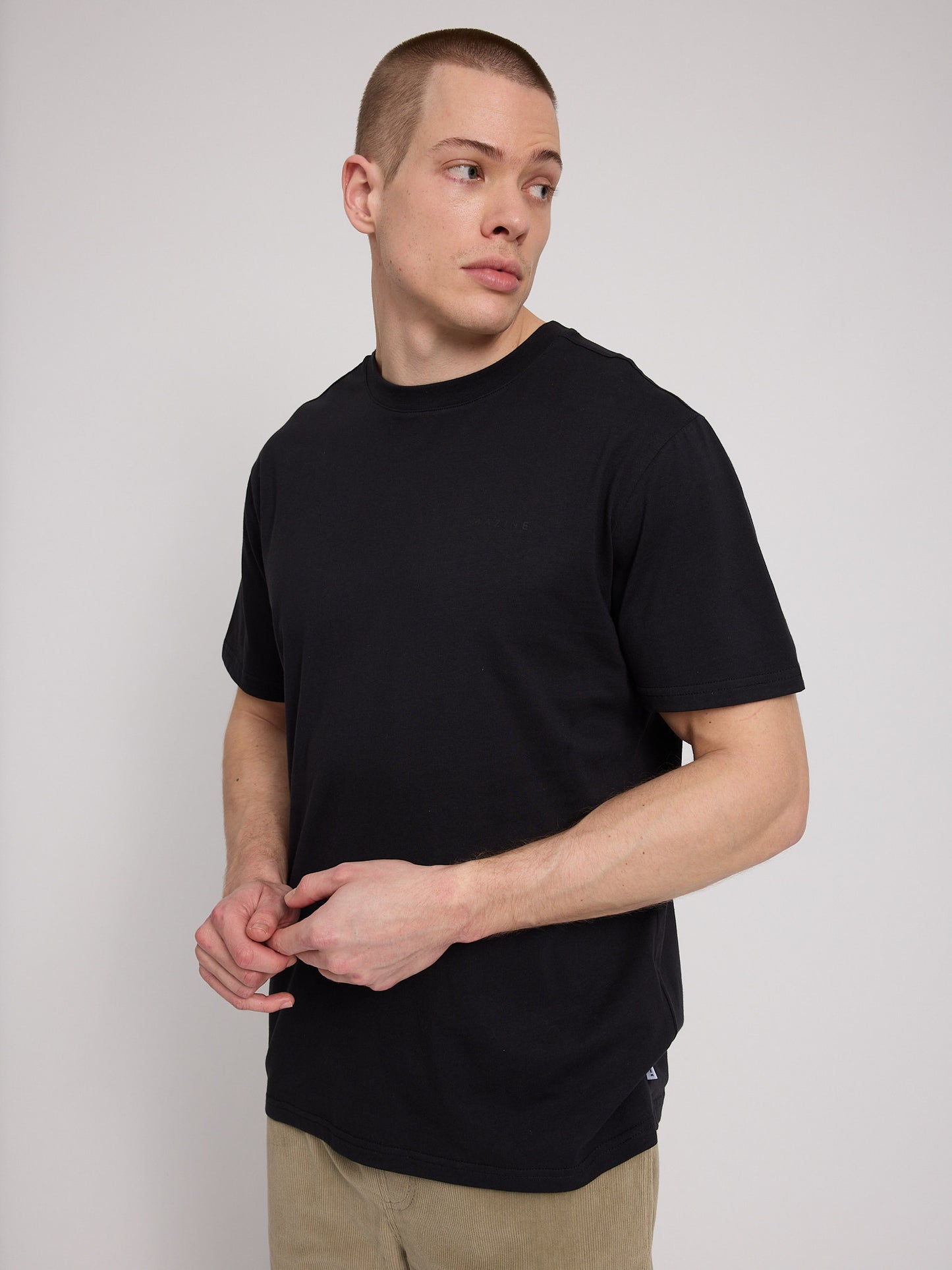 Basic T-Shirt black | Bildmaterial bereitgestellt von SHOES.PLEASE.