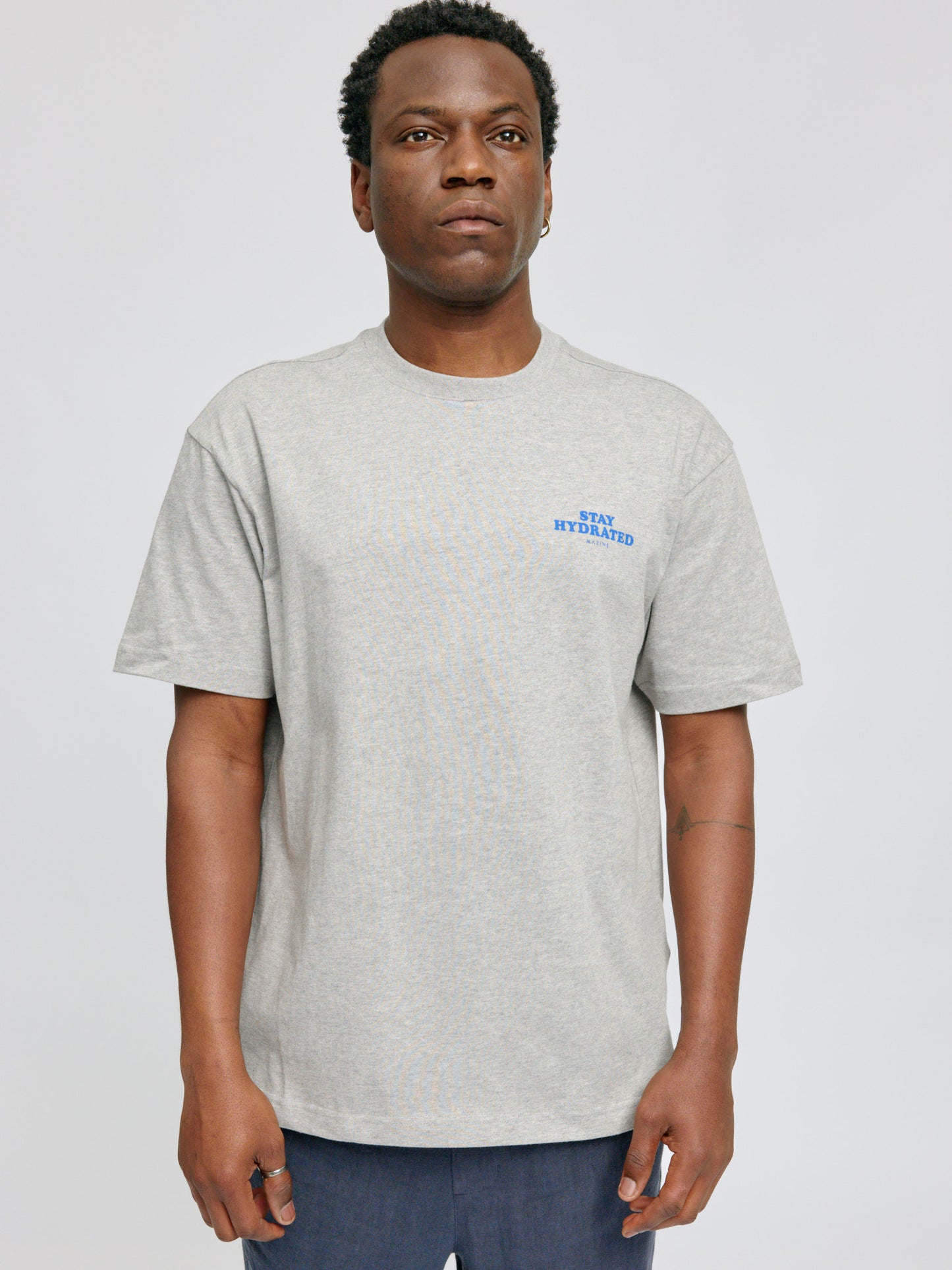 Back Print Theme T-Shirt lt grey mel./chill | Bildmaterial bereitgestellt von SHOES.PLEASE.