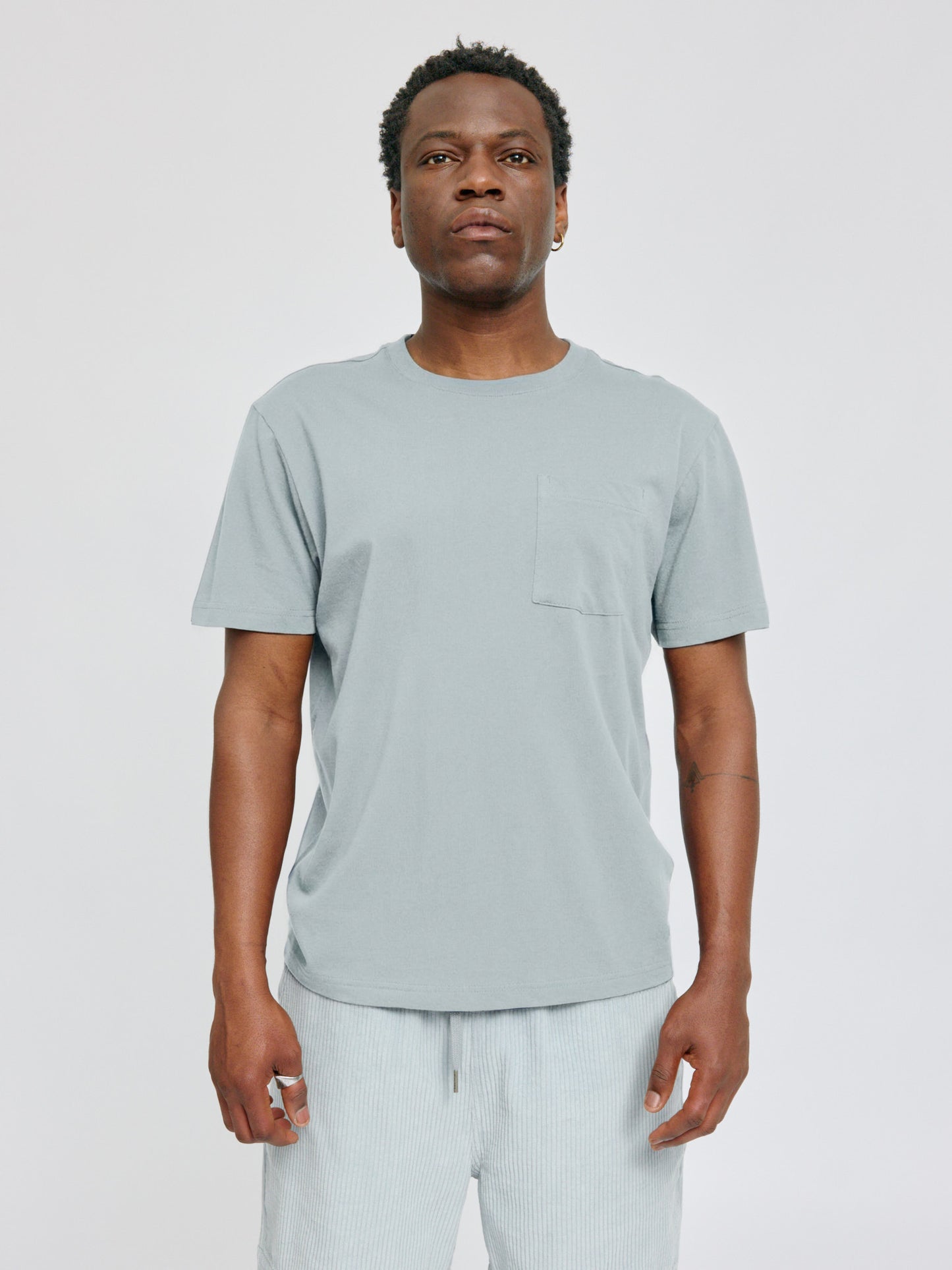 Chest Pocket T-Shirt ice blue | Bildmaterial bereitgestellt von SHOES.PLEASE.