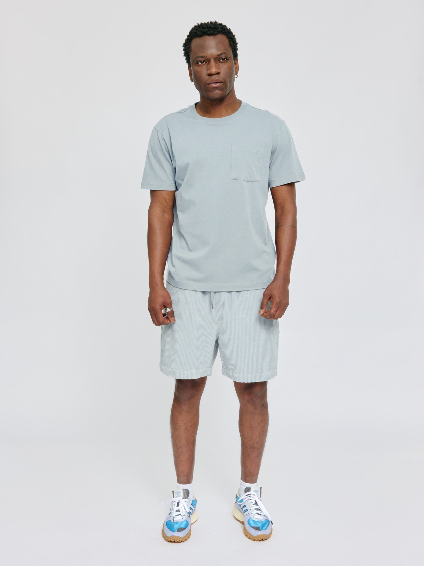 Chest Pocket T-Shirt ice blue | Bildmaterial bereitgestellt von SHOES.PLEASE.