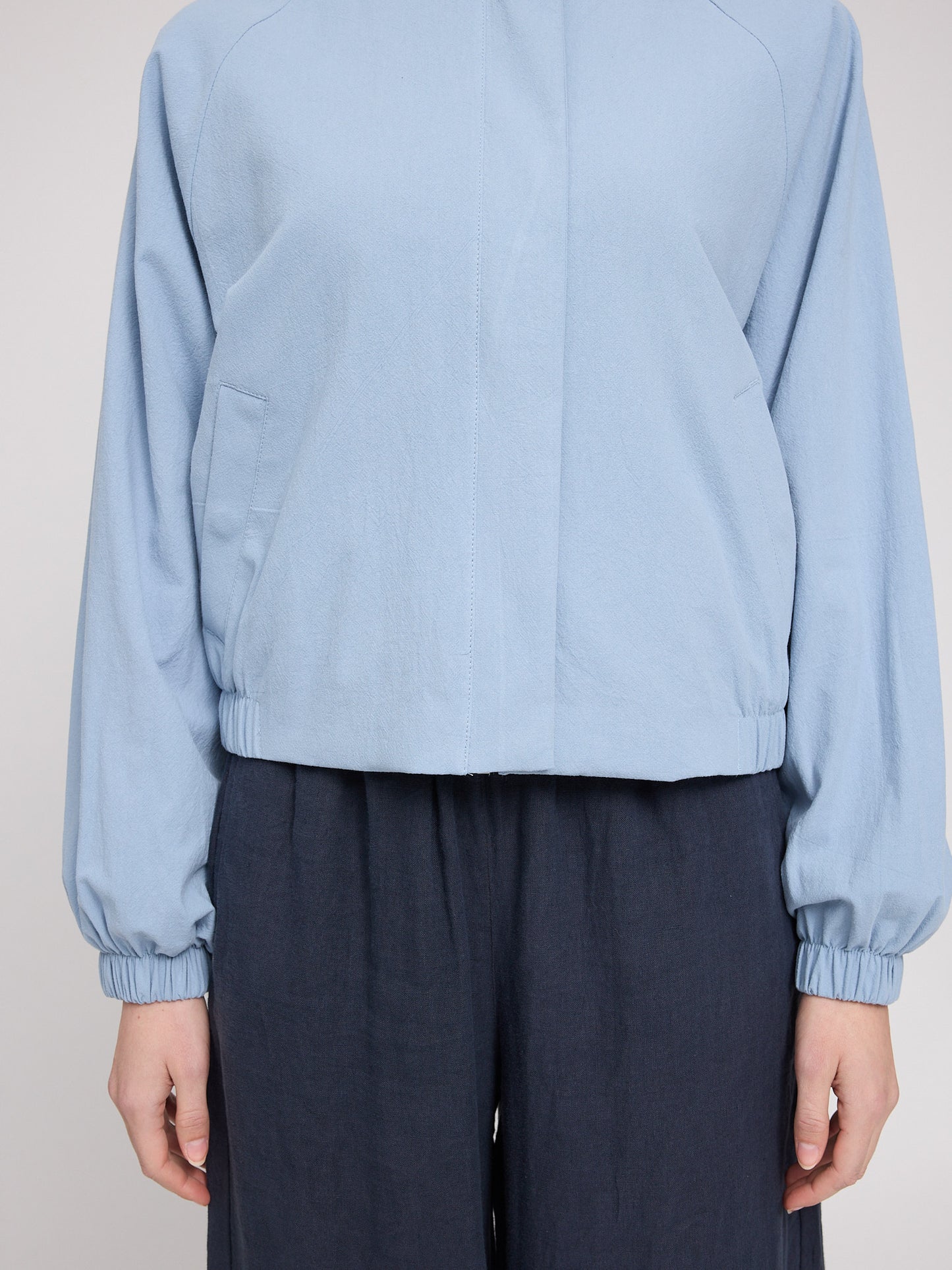 Short Cotton Bomber light blue | Bildmaterial bereitgestellt von SHOES.PLEASE.
