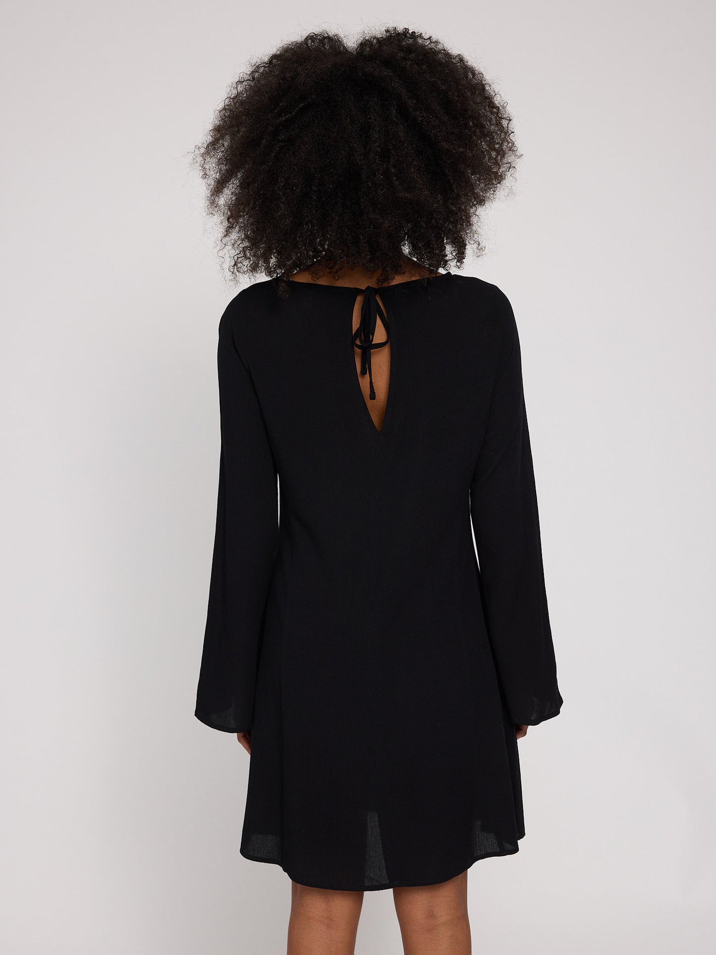 Wide Sleeve Crinkle Dress black | Bildmaterial bereitgestellt von SHOES.PLEASE.