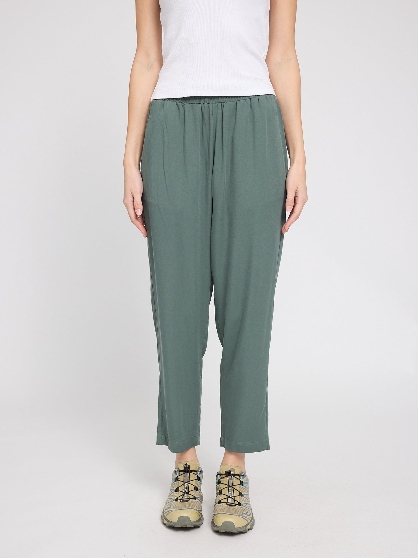Straight Leg Viscose Pants bottle | Bildmaterial bereitgestellt von SHOES.PLEASE.