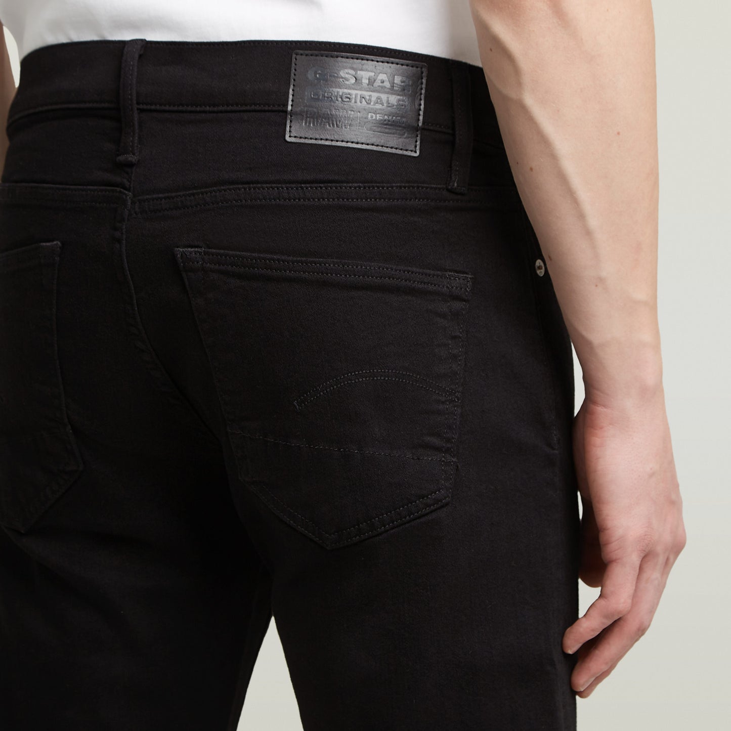 3301 Slim Jeans pitch black | Bildmaterial bereitgestellt von SHOES.PLEASE.