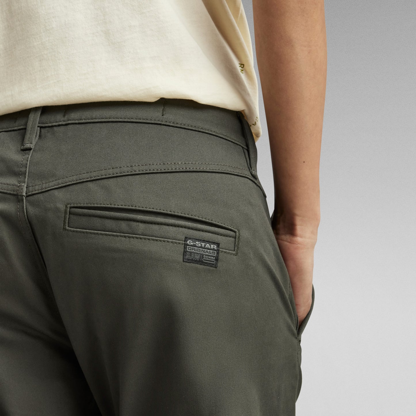 KATE BOYFRIEND CHINO asfalt grey | Bildmaterial bereitgestellt von SHOES.PLEASE.