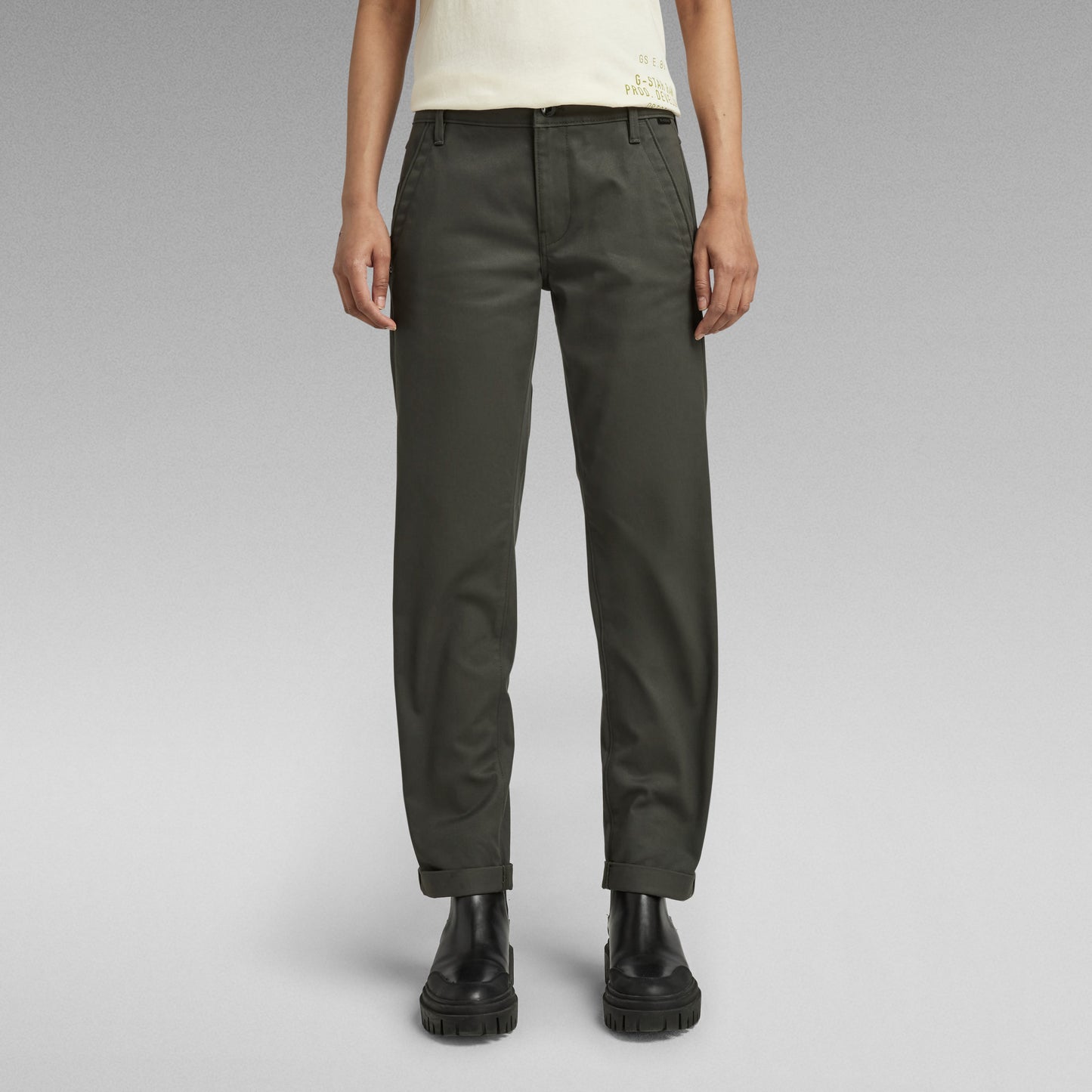 KATE BOYFRIEND CHINO asfalt grey | Bildmaterial bereitgestellt von SHOES.PLEASE.