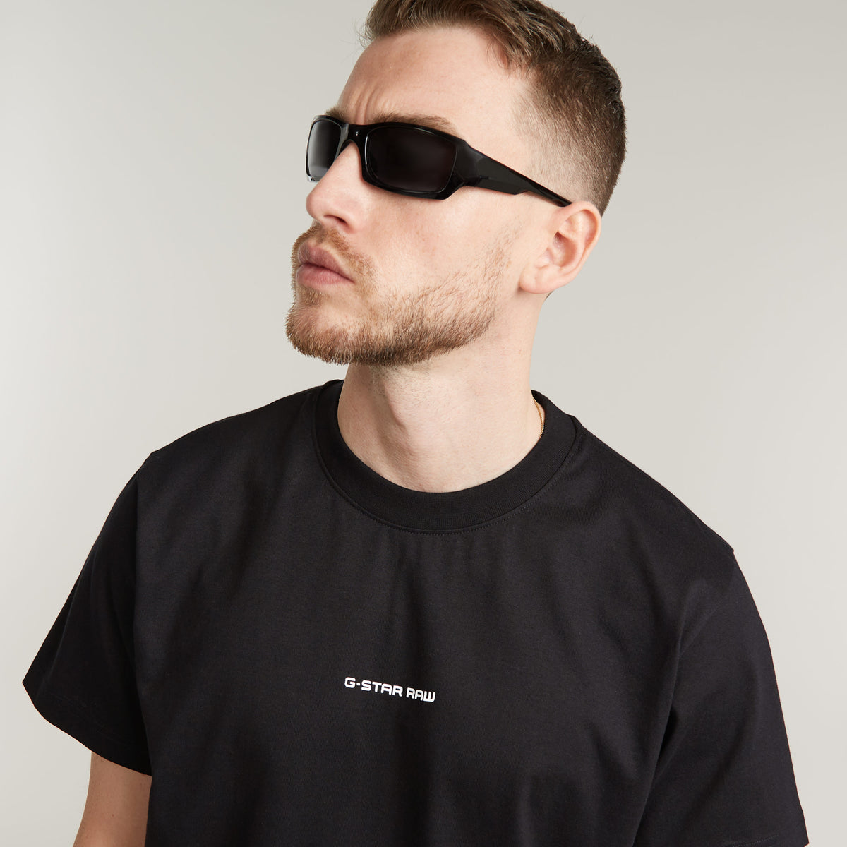 Center Chest Logo Loose R T Shirt dk black | Bildmaterial bereitgestellt von SHOES.PLEASE.