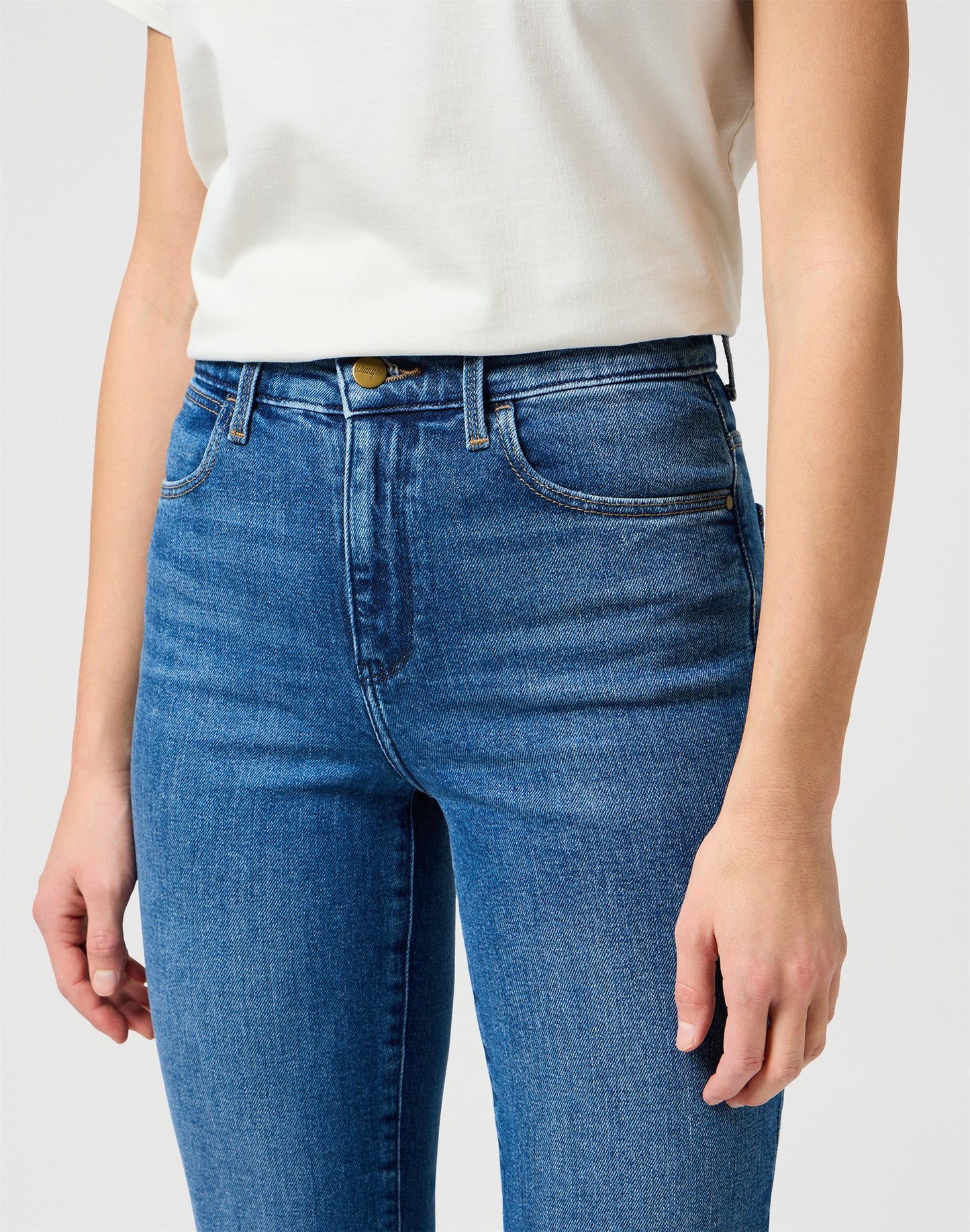 STRAIGHT AIRBLUE medium denim | Bildmaterial bereitgestellt von SHOES.PLEASE.