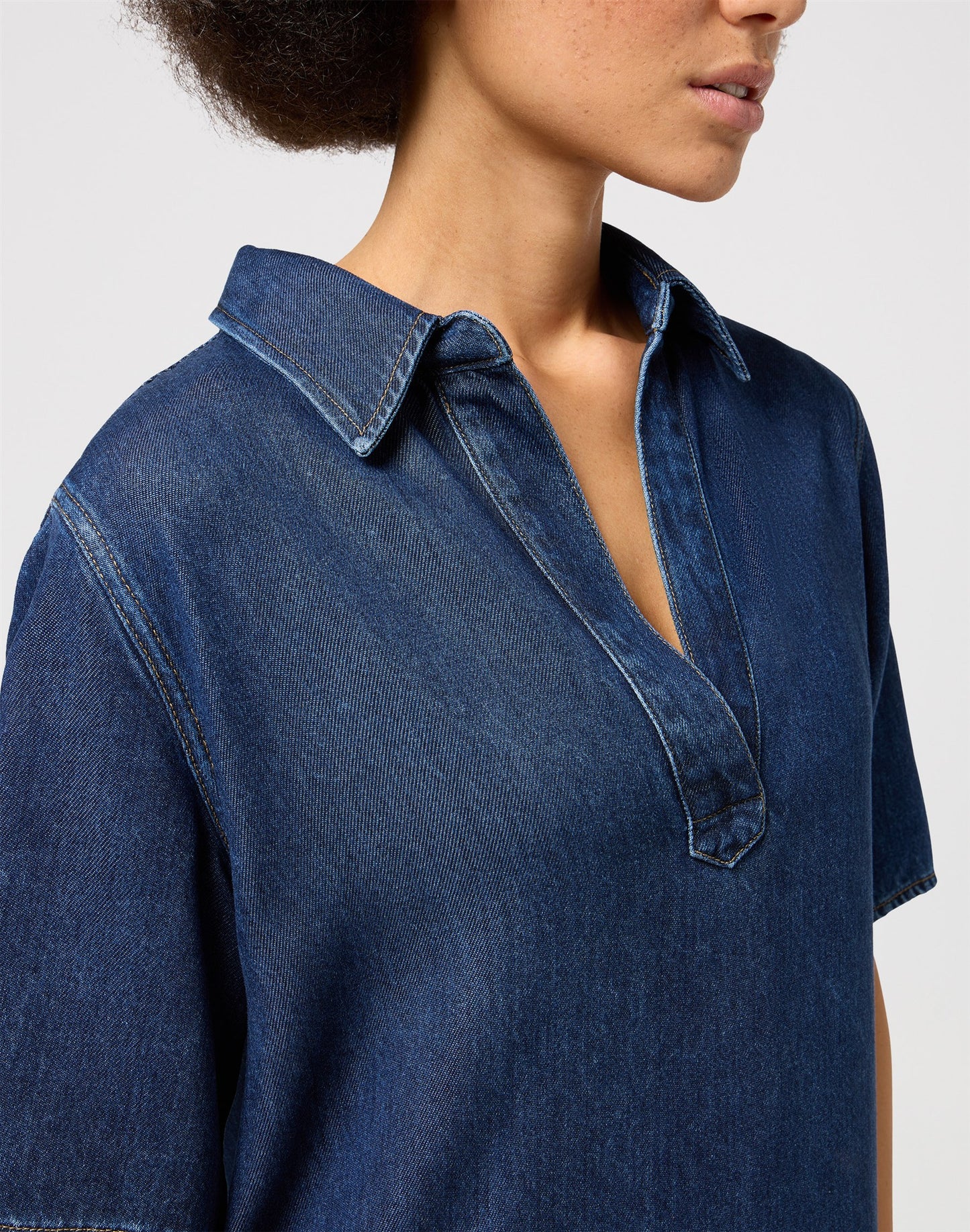 DENIM_SHIRT_DRESS FAMOUS medium denim | Bildmaterial bereitgestellt von SHOES.PLEASE.