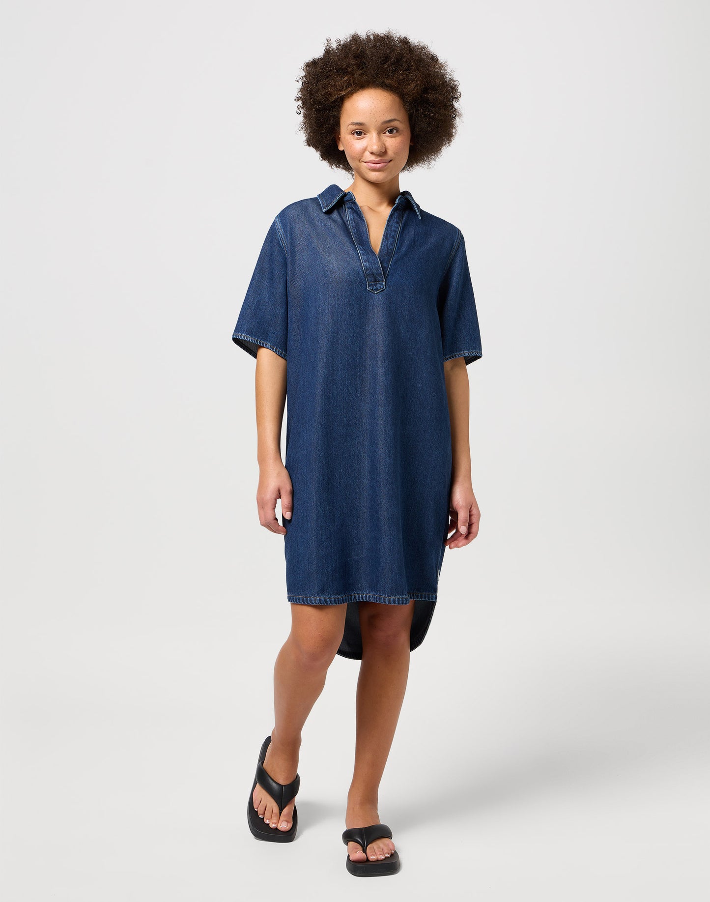 DENIM_SHIRT_DRESS FAMOUS medium denim | Bildmaterial bereitgestellt von SHOES.PLEASE.
