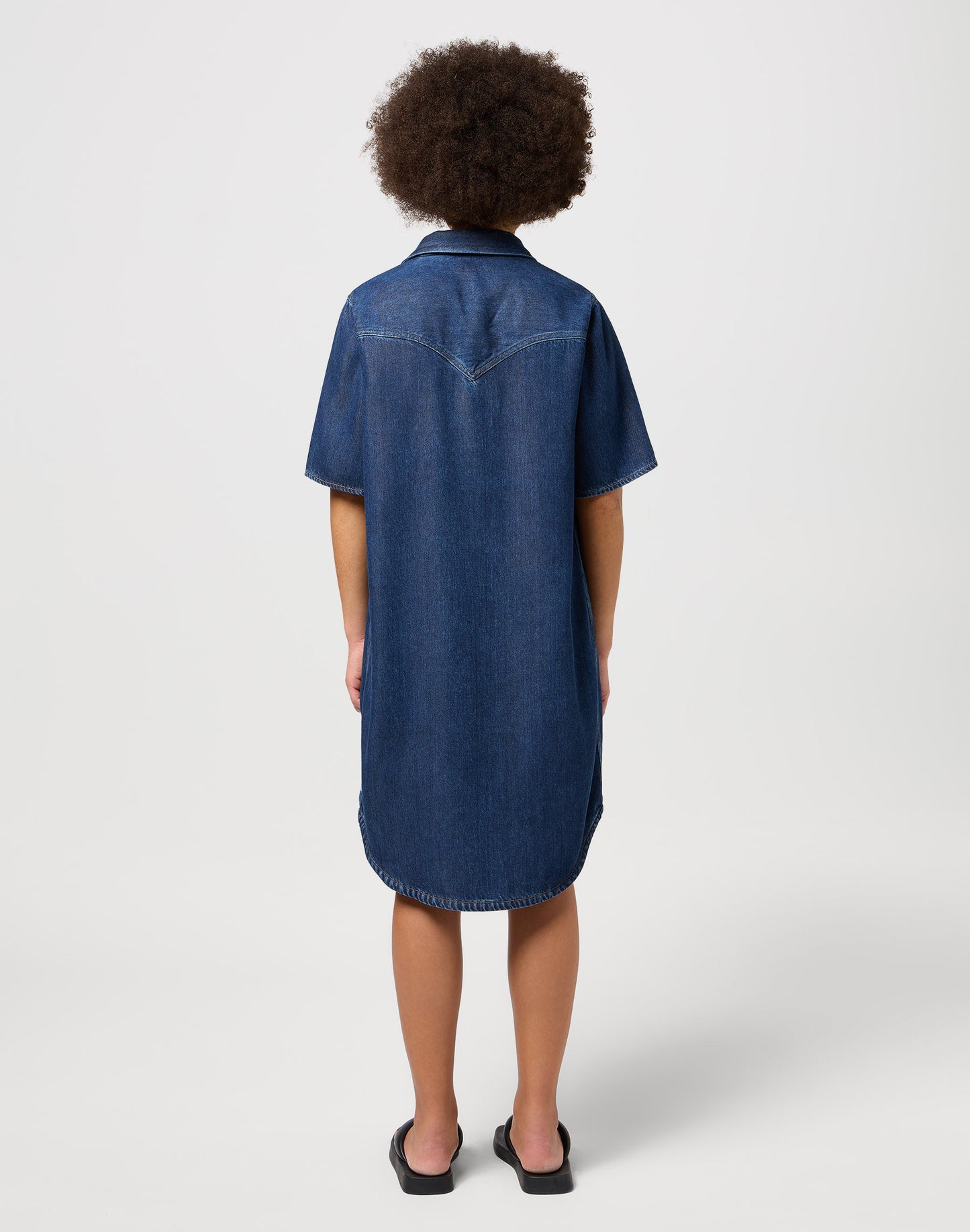 DENIM_SHIRT_DRESS FAMOUS medium denim | Bildmaterial bereitgestellt von SHOES.PLEASE.