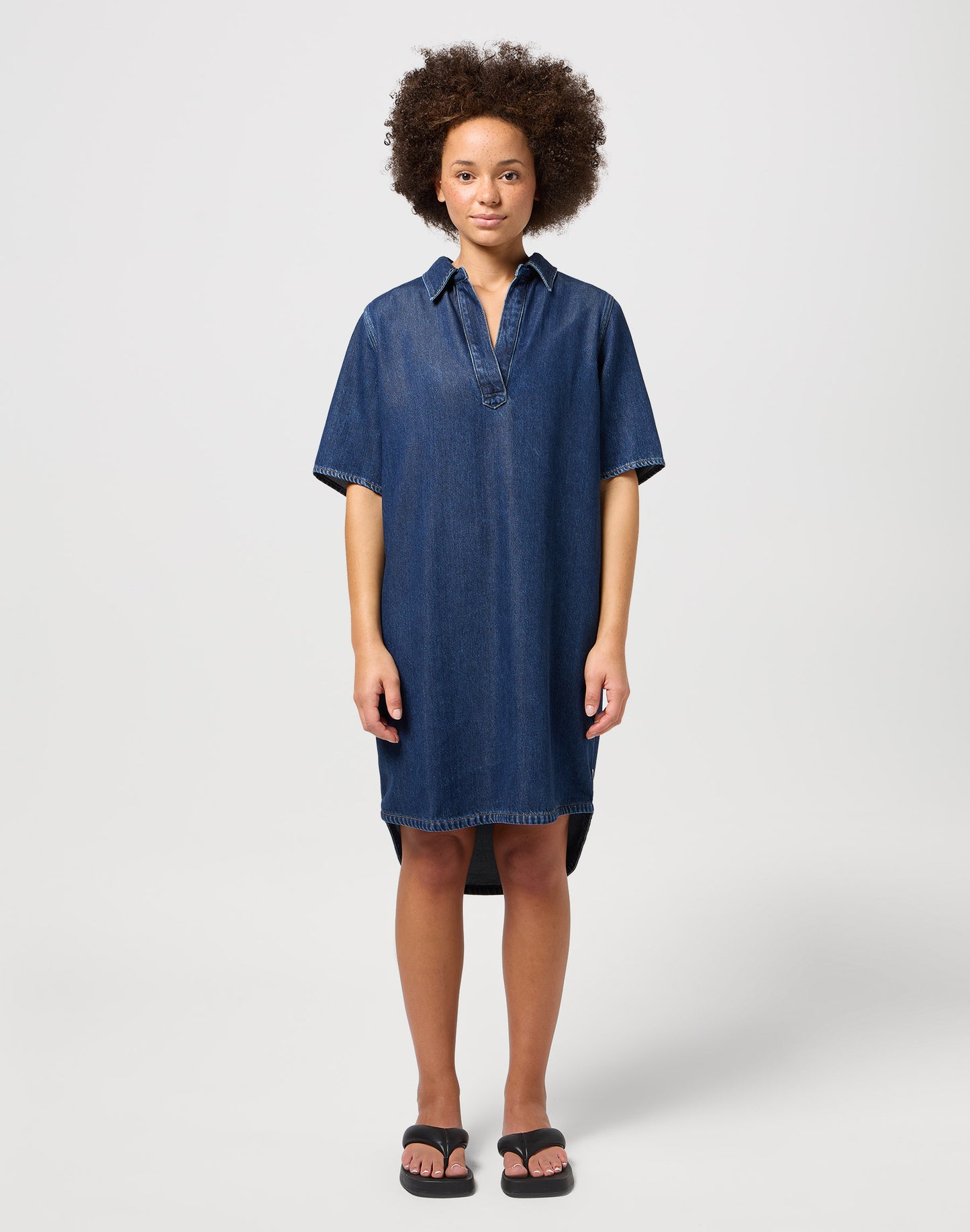 DENIM_SHIRT_DRESS FAMOUS medium denim | Bildmaterial bereitgestellt von SHOES.PLEASE.