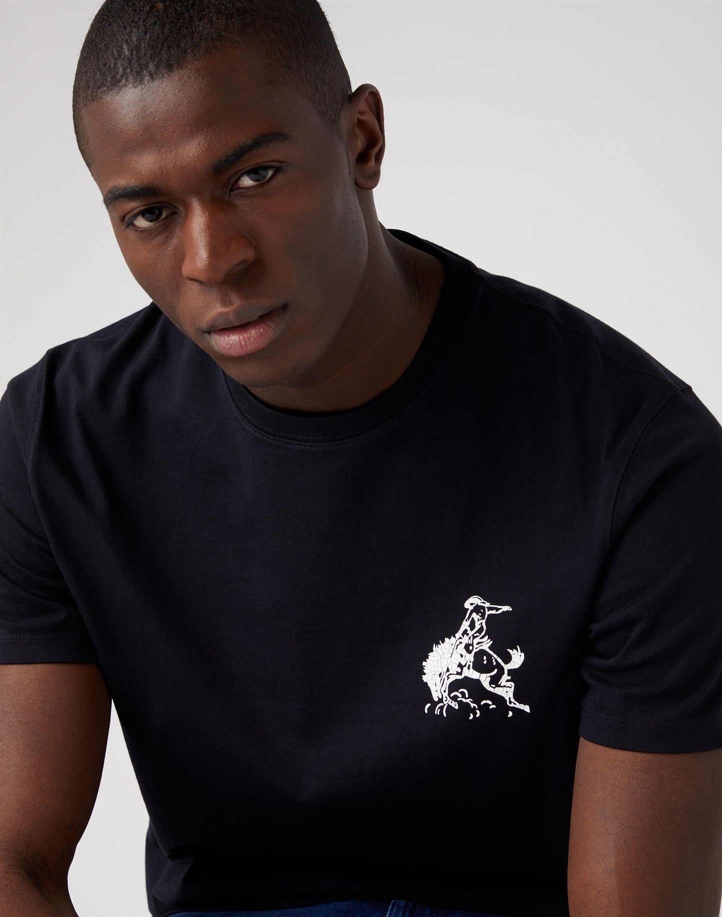 BRANDED_TEE black | Bildmaterial bereitgestellt von SHOES.PLEASE.