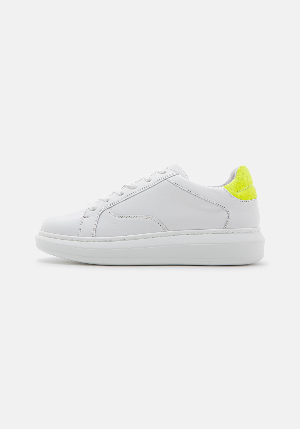 SaraSnkr white/white/yellow neon | Bildmaterial bereitgestellt von SHOES.PLEASE.