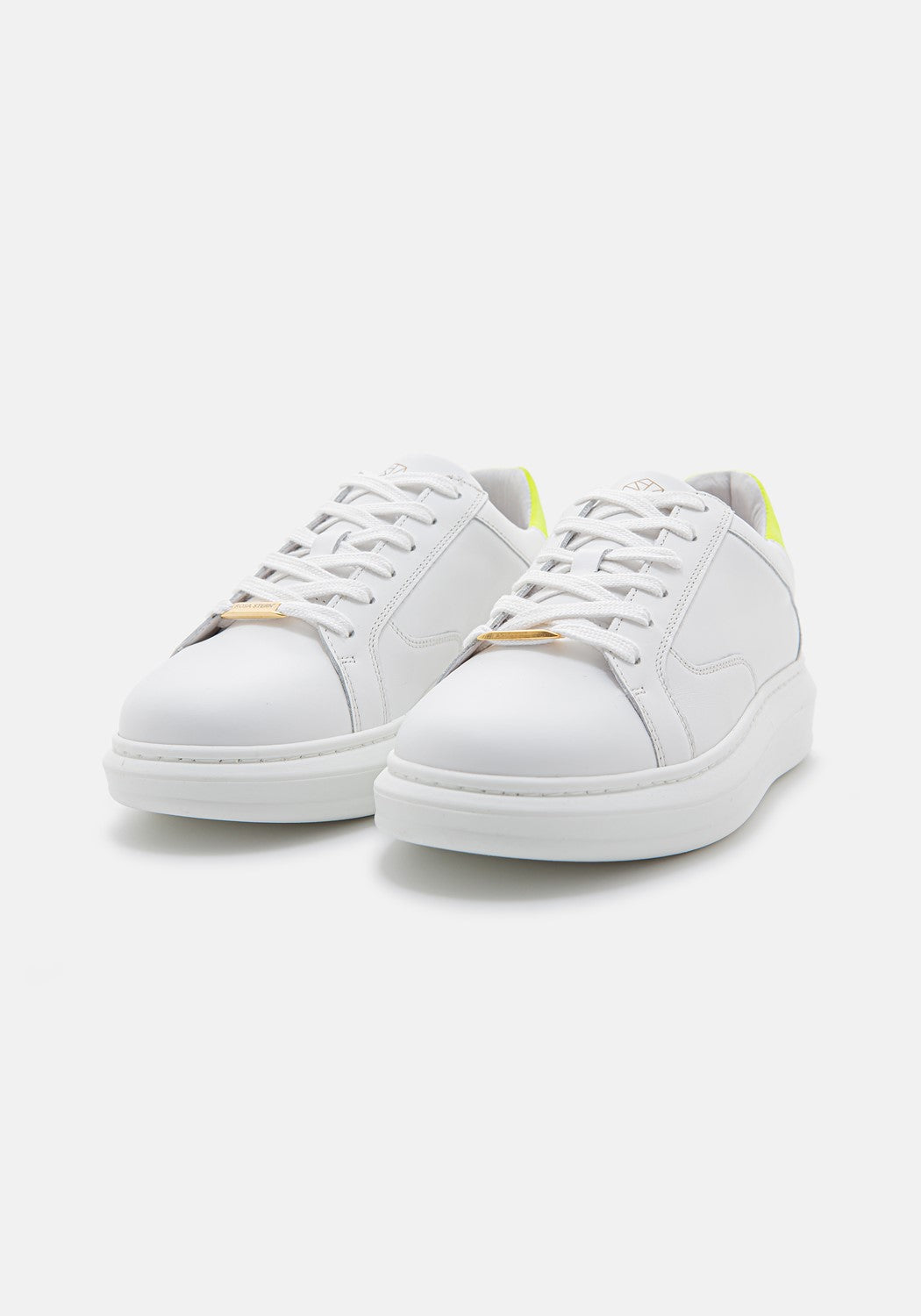 SaraSnkr white/white/yellow neon | Bildmaterial bereitgestellt von SHOES.PLEASE.