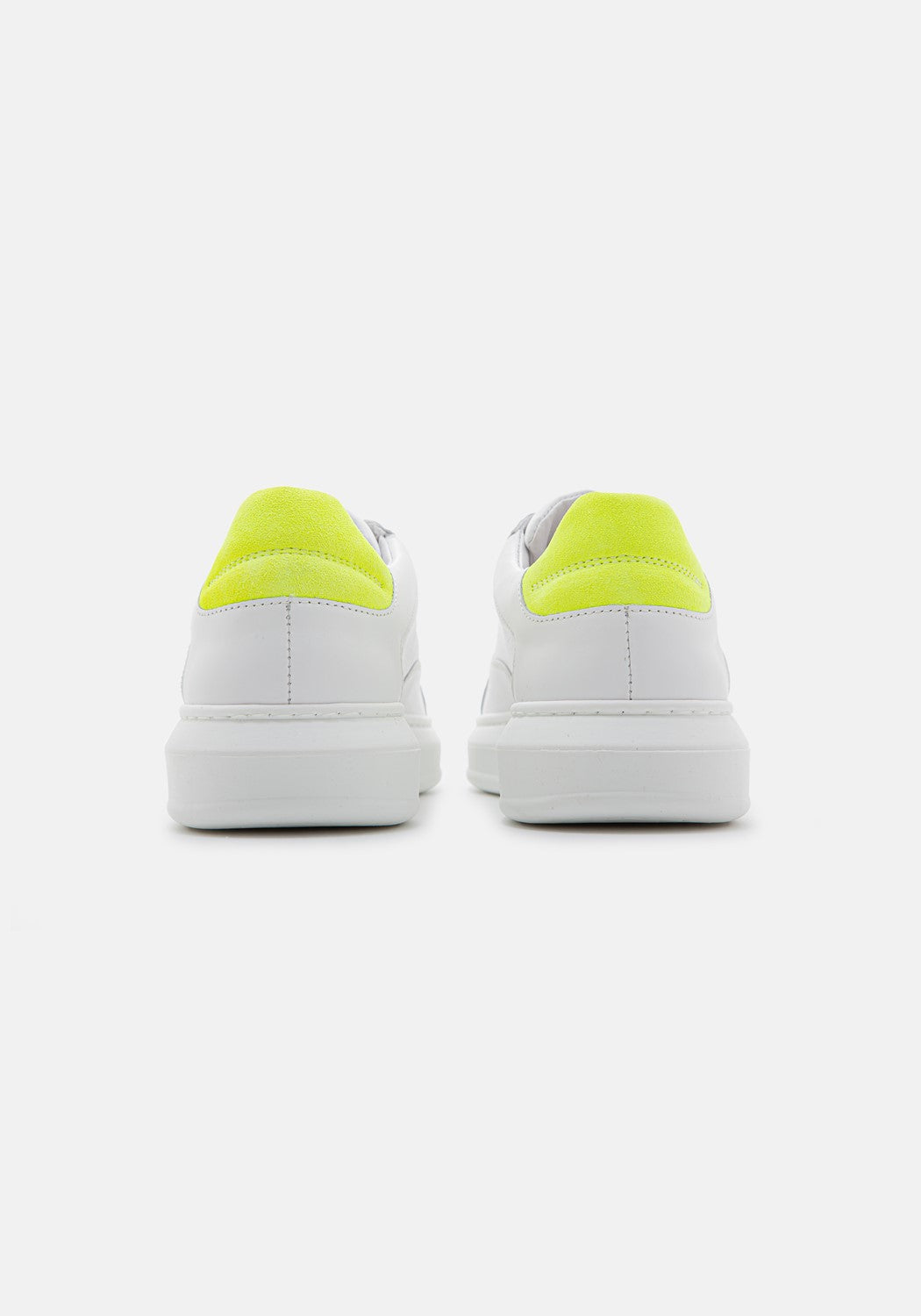 SaraSnkr white/white/yellow neon | Bildmaterial bereitgestellt von SHOES.PLEASE.