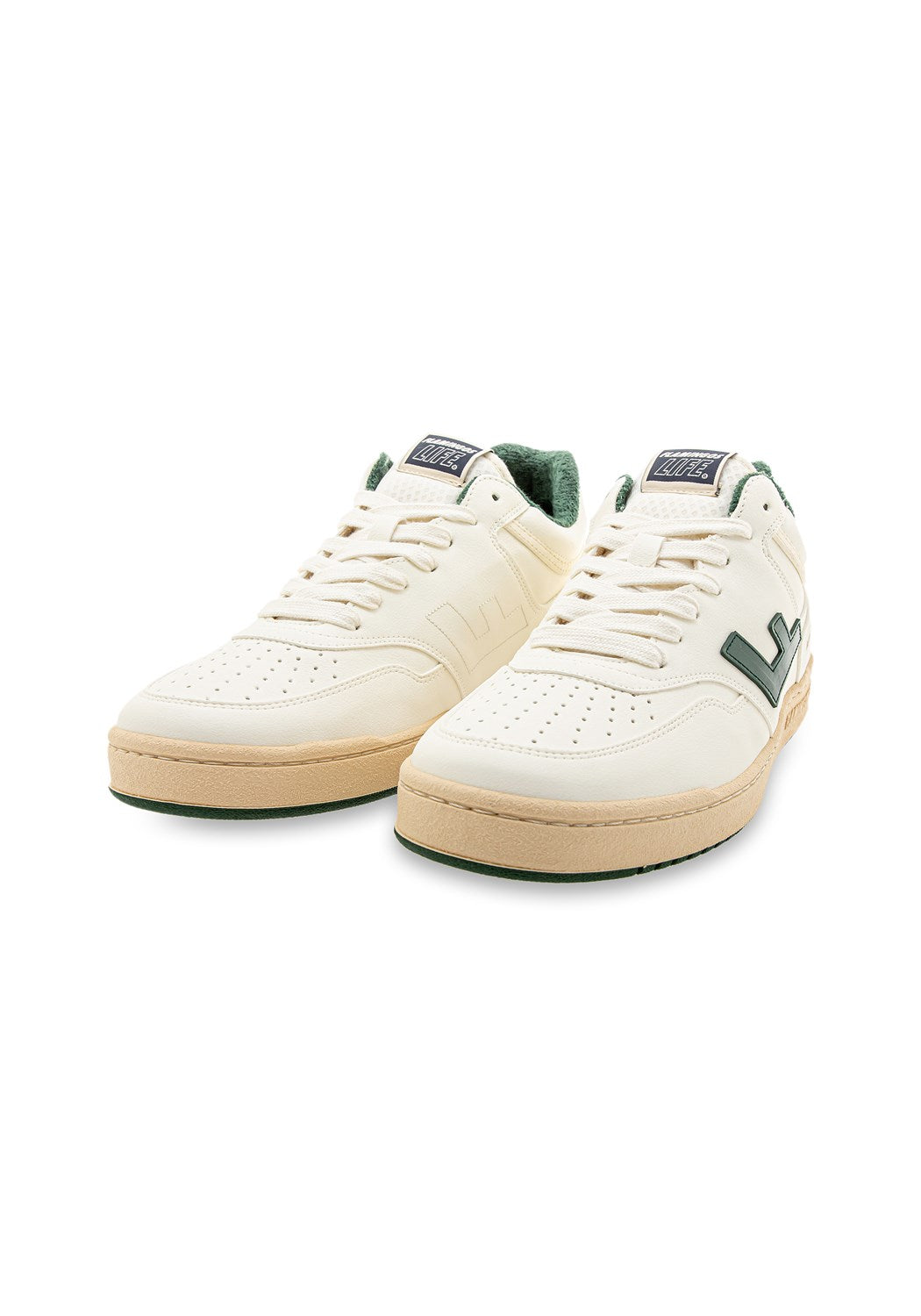 Retro 90s pearl vanilla forest | Bildmaterial bereitgestellt von SHOES.PLEASE.