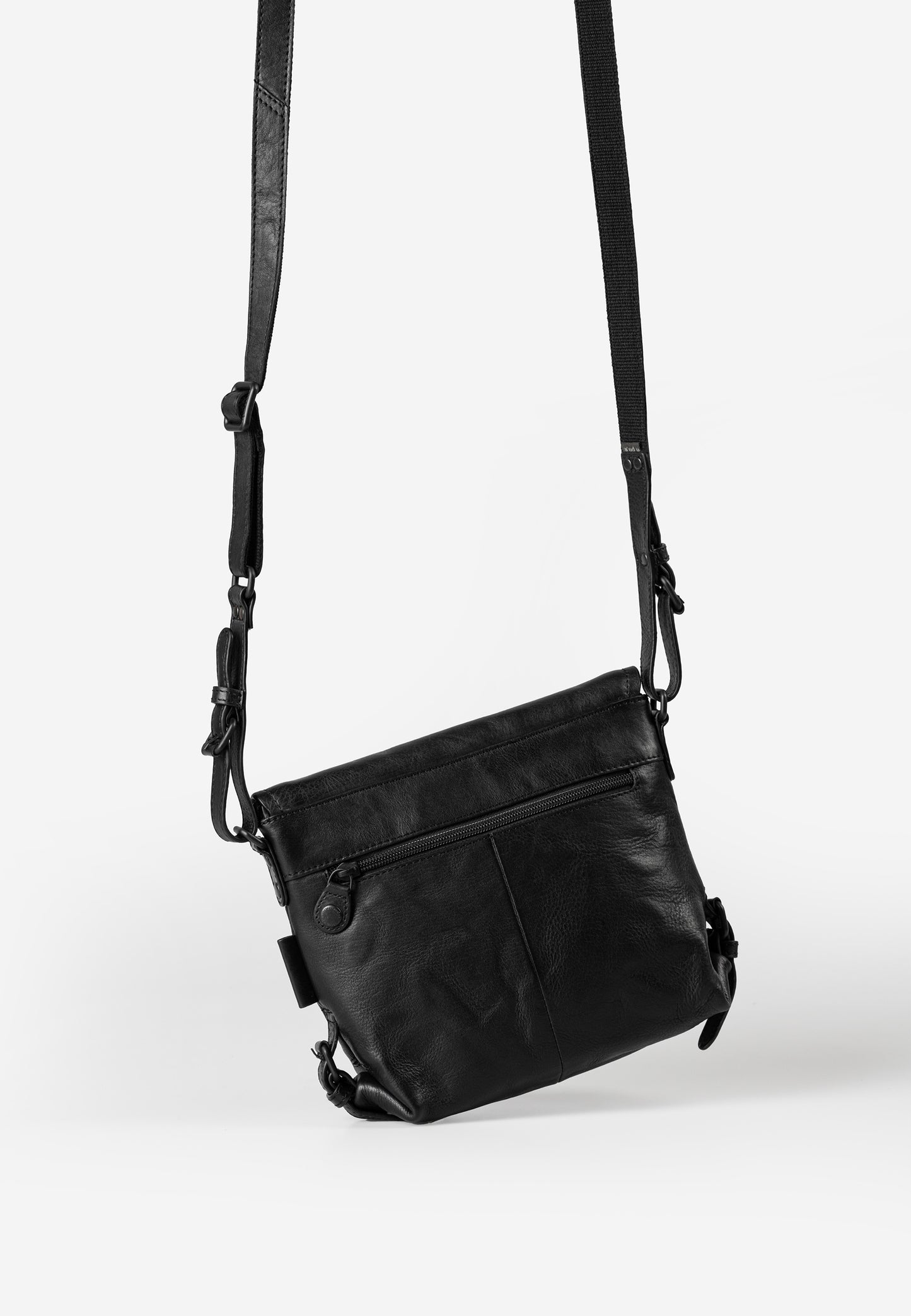 Mrs. Puff Pie Grandma's Luxury Club black smoke | Bildmaterial bereitgestellt von SHOES.PLEASE.