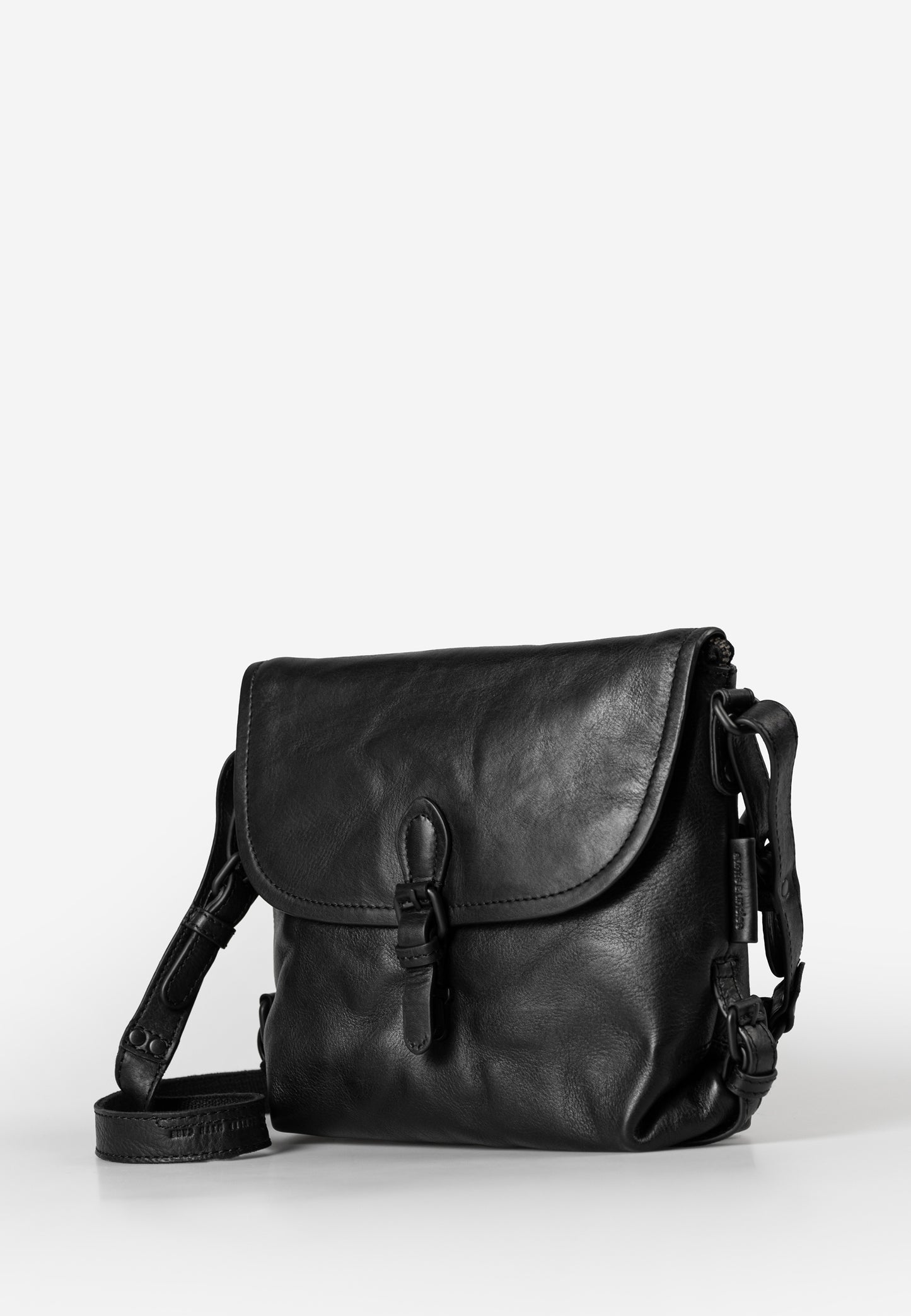 Mrs. Puff Pie Grandma's Luxury Club black smoke | Bildmaterial bereitgestellt von SHOES.PLEASE.
