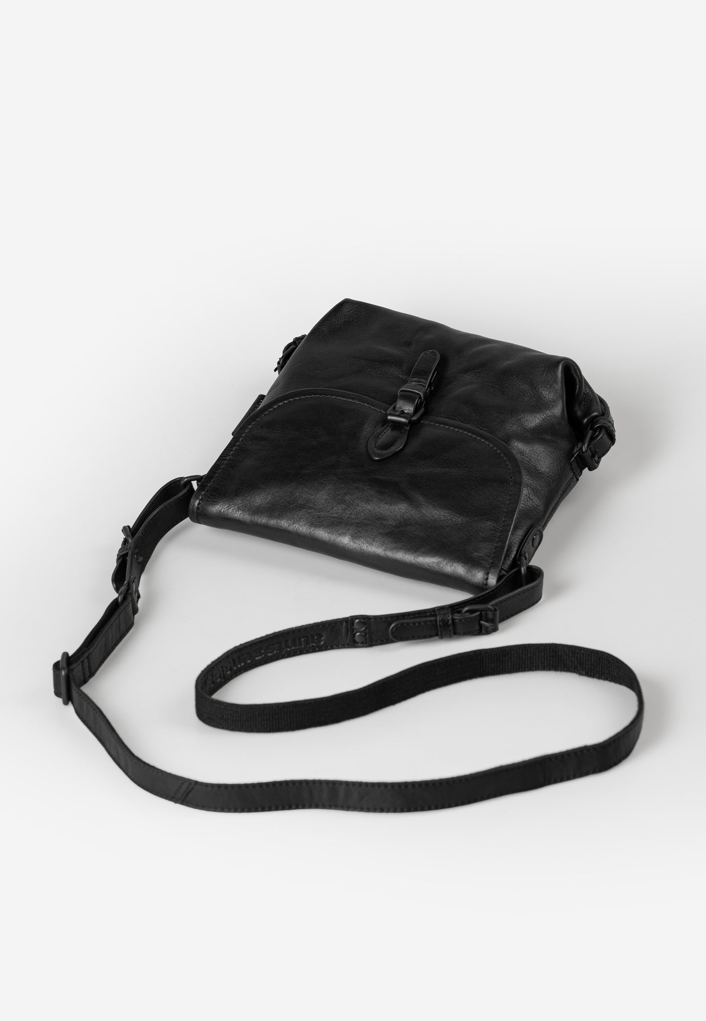 Mrs. Puff Pie Grandma's Luxury Club black smoke | Bildmaterial bereitgestellt von SHOES.PLEASE.