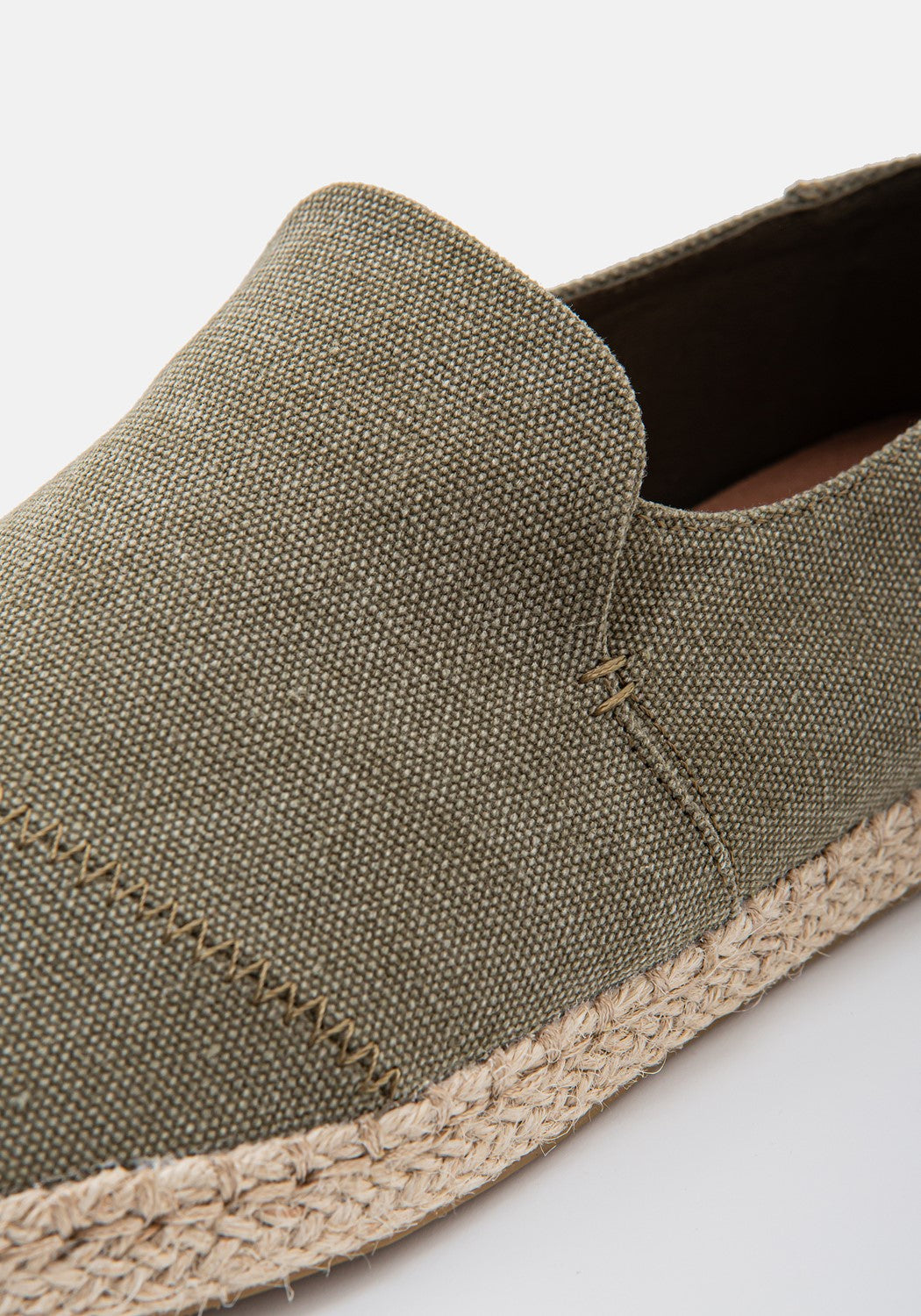 10011624 MN Deconstructed olive washed | Bildmaterial bereitgestellt von SHOES.PLEASE.