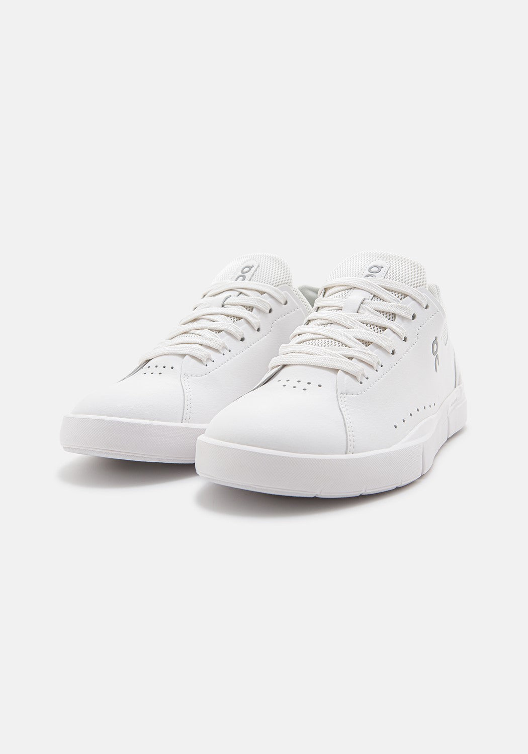 48.99452 W The Roger Advantage all white | Bildmaterial bereitgestellt von SHOES.PLEASE.