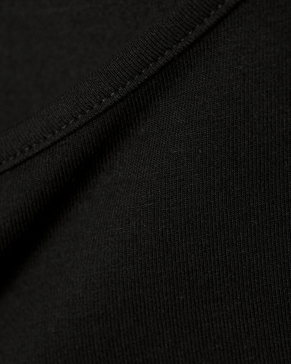 Curved Hem T-Shirt black | Bildmaterial bereitgestellt von SHOES.PLEASE.