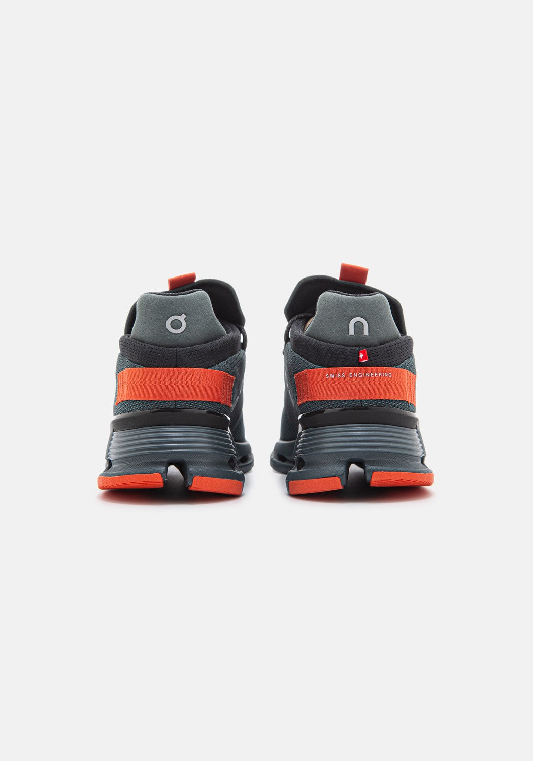 26.99676 W Cloudnova juniper/orange | Bildmaterial bereitgestellt von SHOES.PLEASE.