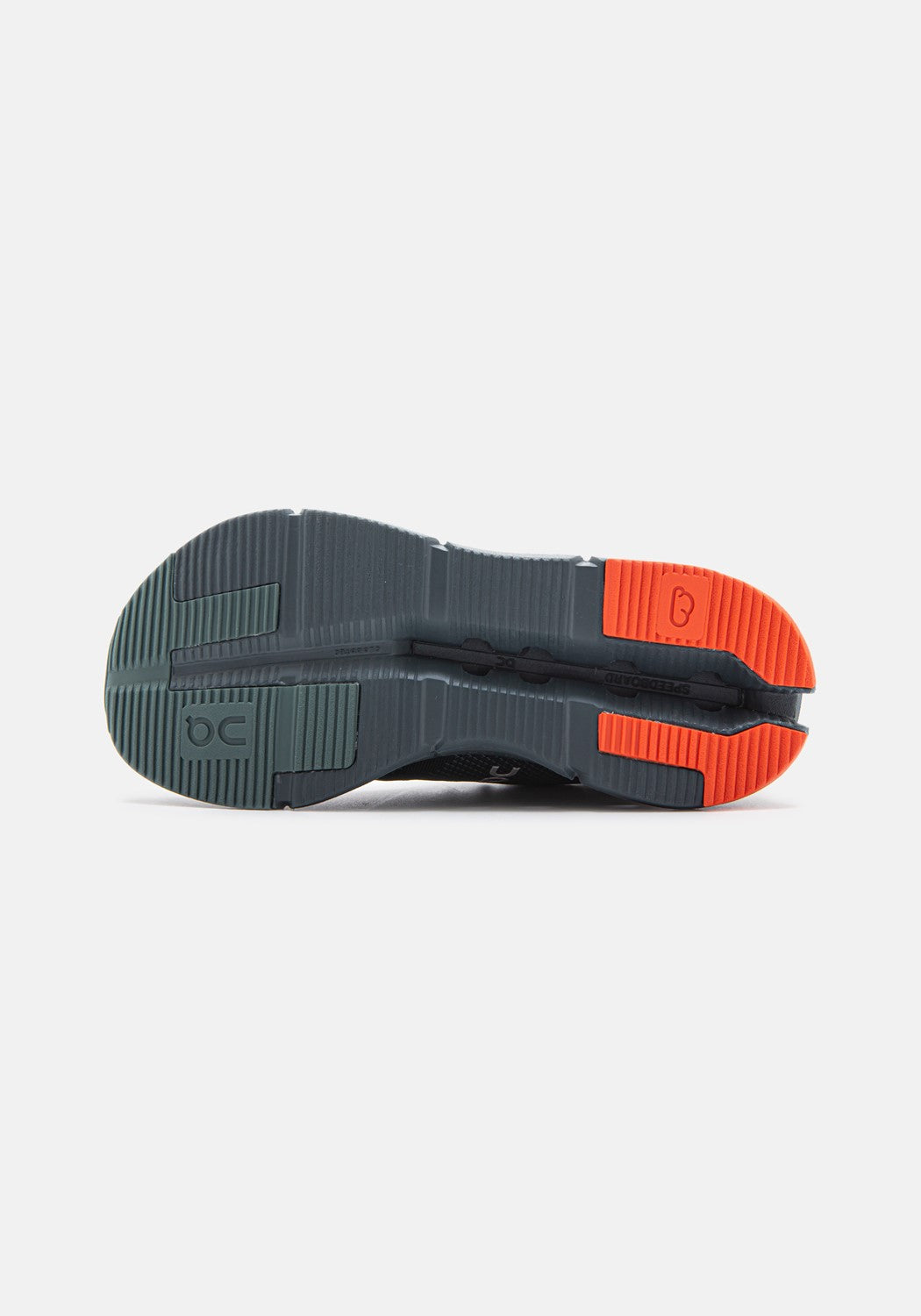 26.99676 W Cloudnova juniper/orange | Bildmaterial bereitgestellt von SHOES.PLEASE.