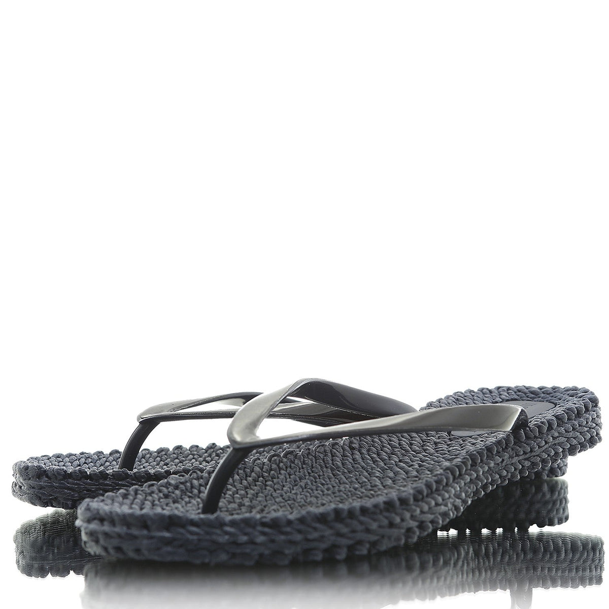 Flip Flop indigo | Bildmaterial bereitgestellt von SHOES.PLEASE.