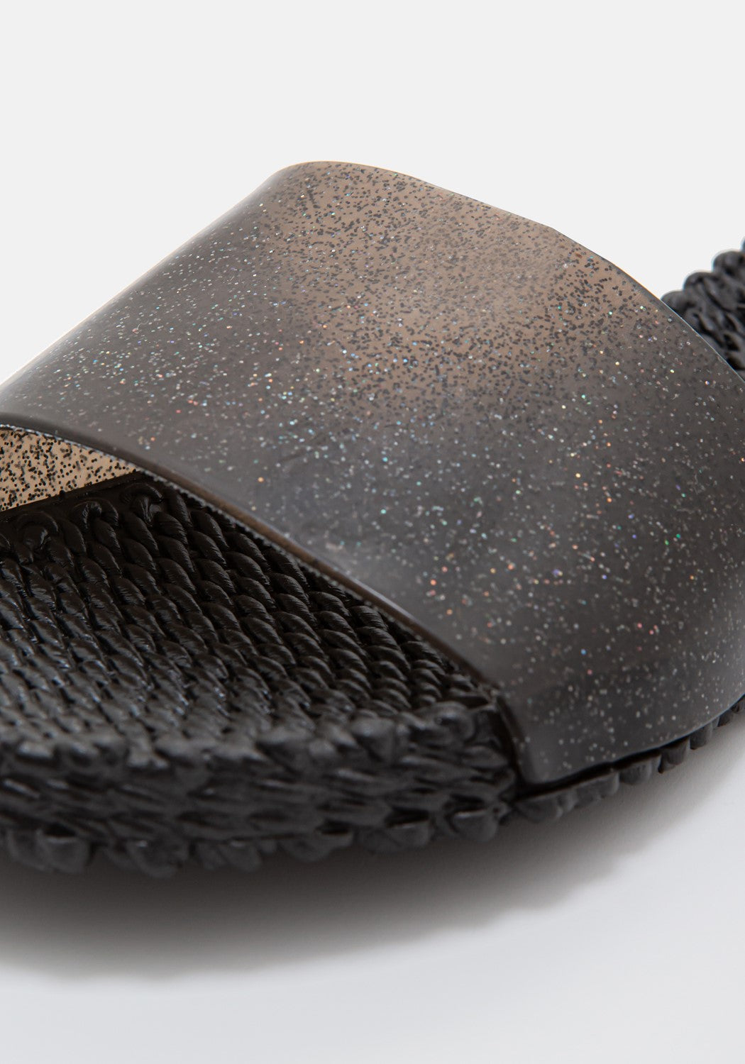 Slip On Flip Flops black DEFEKT | Bildmaterial bereitgestellt von SHOES.PLEASE.