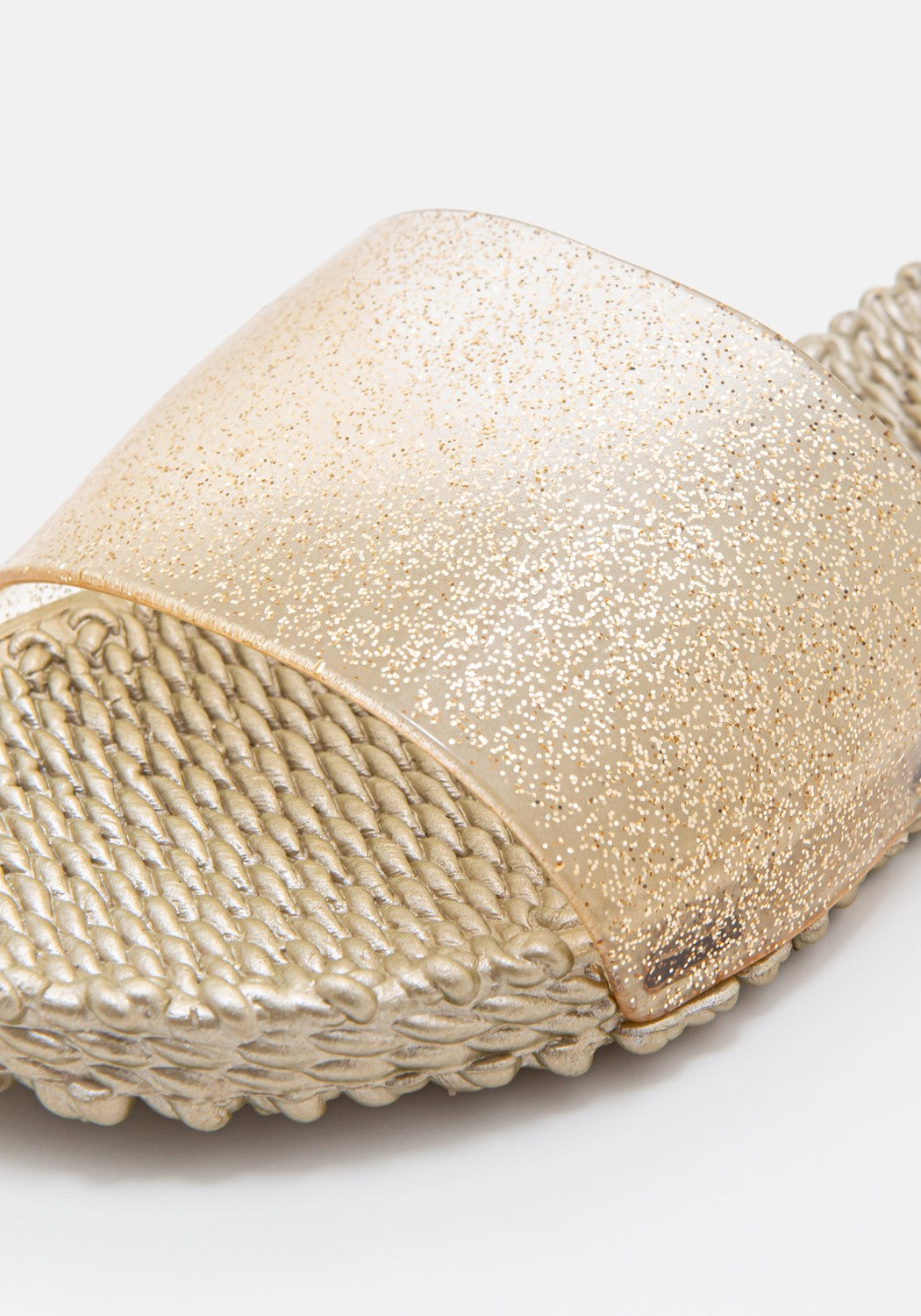 Slip On Flip Flops platin DEFEKT | Bildmaterial bereitgestellt von SHOES.PLEASE.