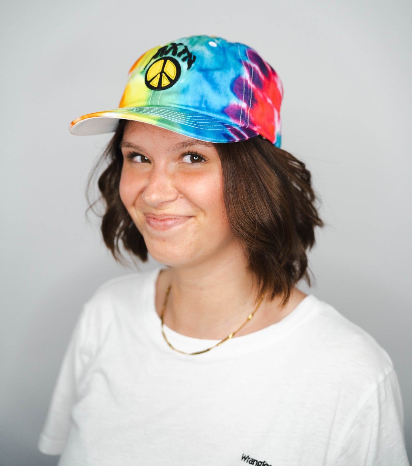 Peace Out MP Snapback acid tie dye | Bildmaterial bereitgestellt von SHOES.PLEASE.