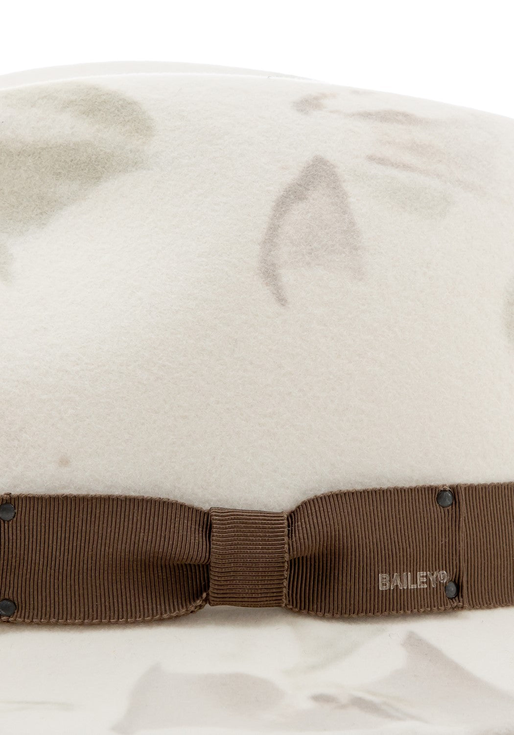 Curtis contrapposto | Bildmaterial bereitgestellt von SHOES.PLEASE.