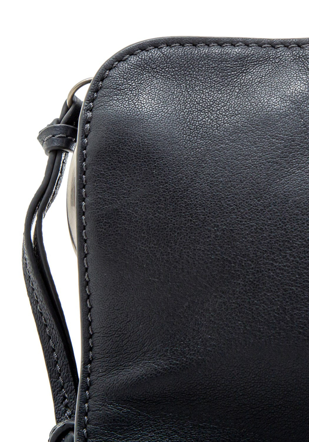 2133368 Crossbody nightlife | Bildmaterial bereitgestellt von SHOES.PLEASE.