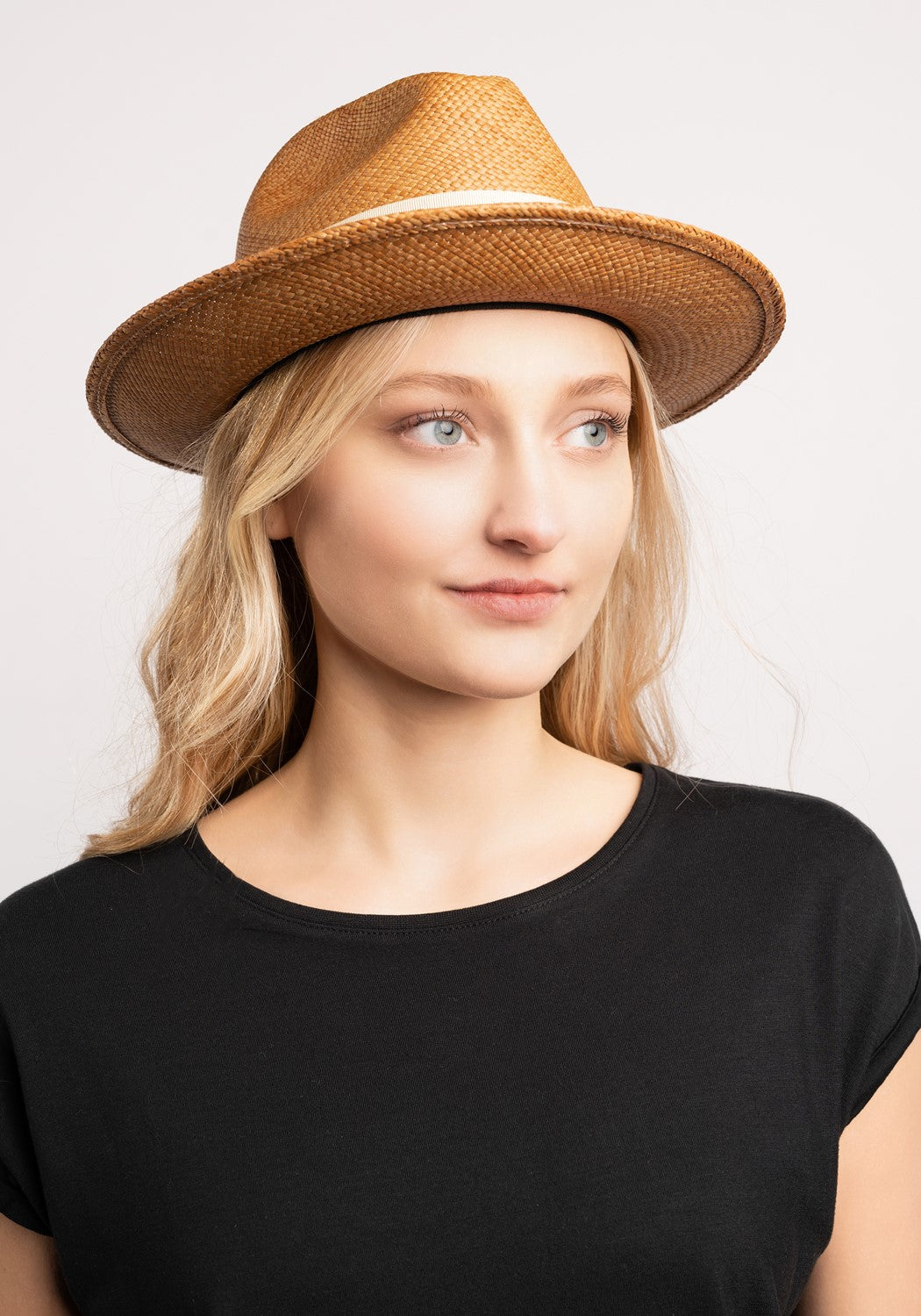 Cuban Pamama amber | Bildmaterial bereitgestellt von SHOES.PLEASE.