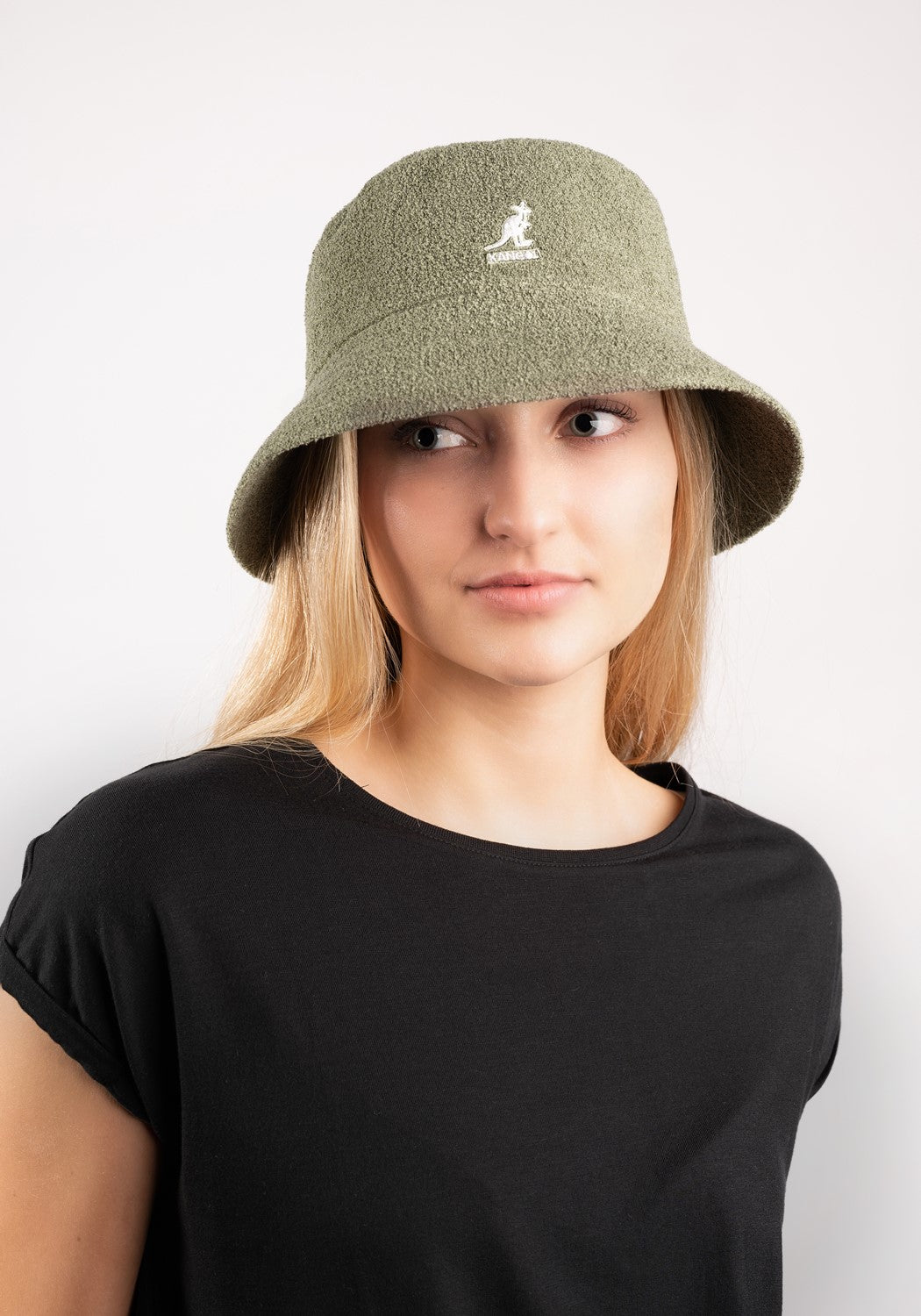 Bermuda Bucket oil green | Bildmaterial bereitgestellt von SHOES.PLEASE.