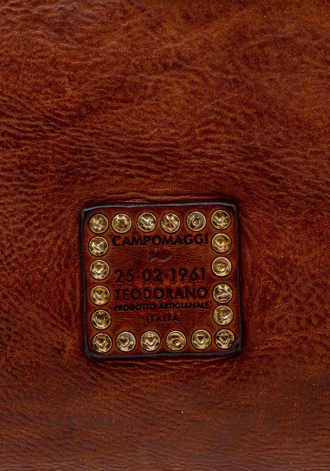 C009340ND-X0597-C1502 Pochette cognac | Bildmaterial bereitgestellt von SHOES.PLEASE.
