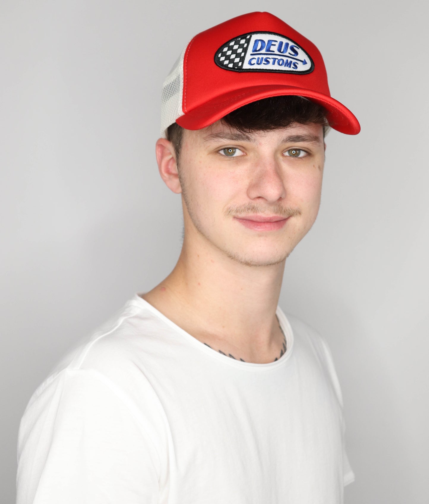 Flags Trucker red | Bildmaterial bereitgestellt von SHOES.PLEASE.