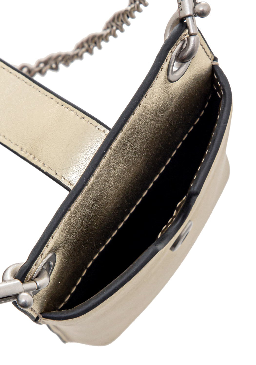 2124406 Neck Accessoires microquarz | Bildmaterial bereitgestellt von SHOES.PLEASE.