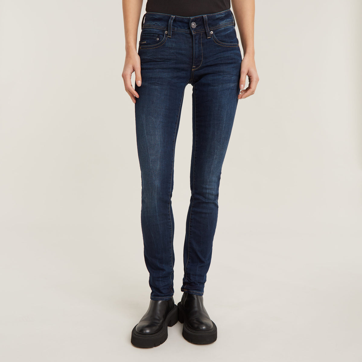 Midge Saddle Mid Straight Wmn Dk Aged | Bildmaterial bereitgestellt von SHOES.PLEASE.