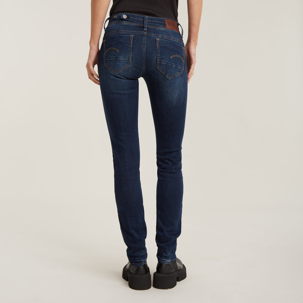 Midge Saddle Mid Straight Wmn Dk Aged | Bildmaterial bereitgestellt von SHOES.PLEASE.