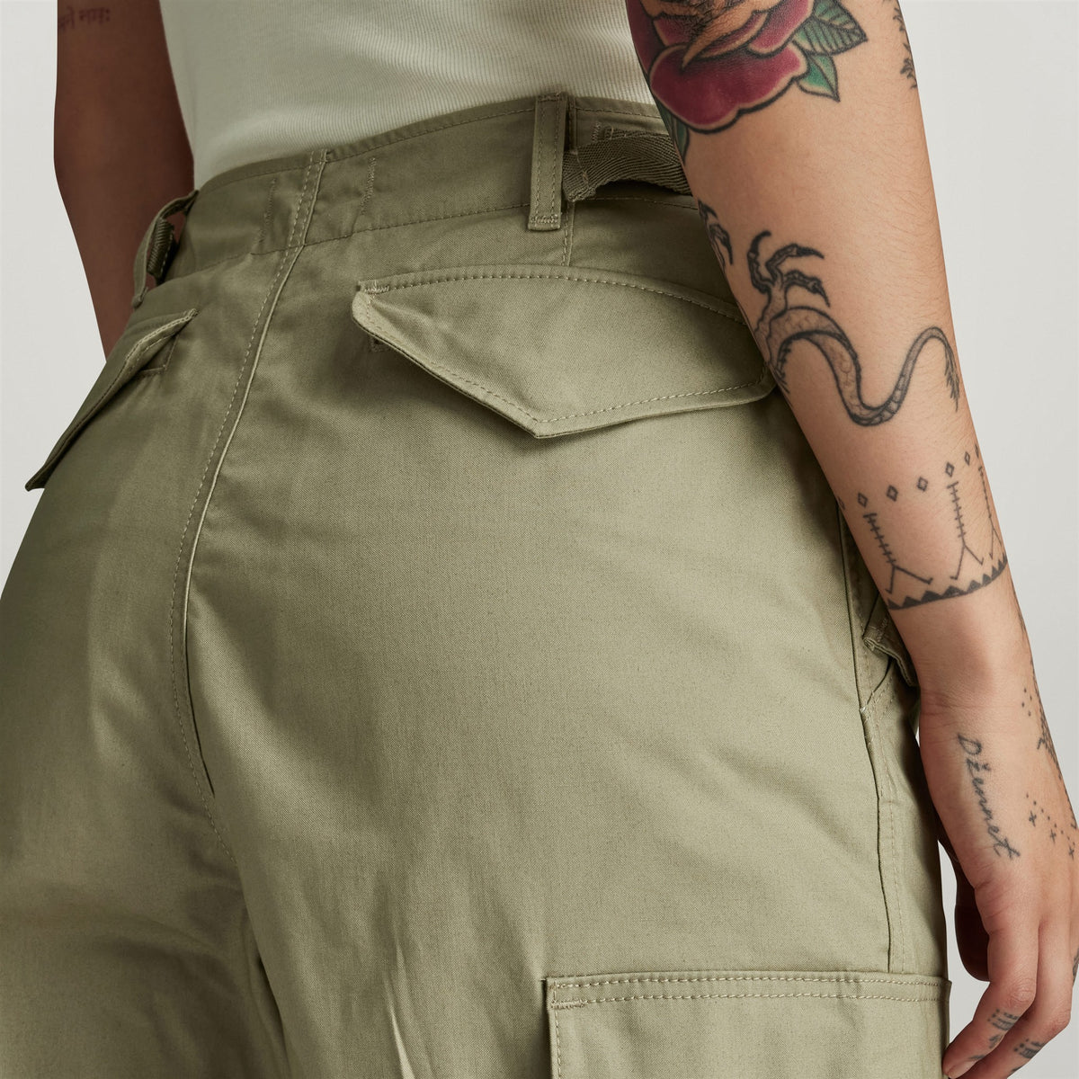 Cargo Cropped Drawcord Pant Wmn black | Bildmaterial bereitgestellt von SHOES.PLEASE.