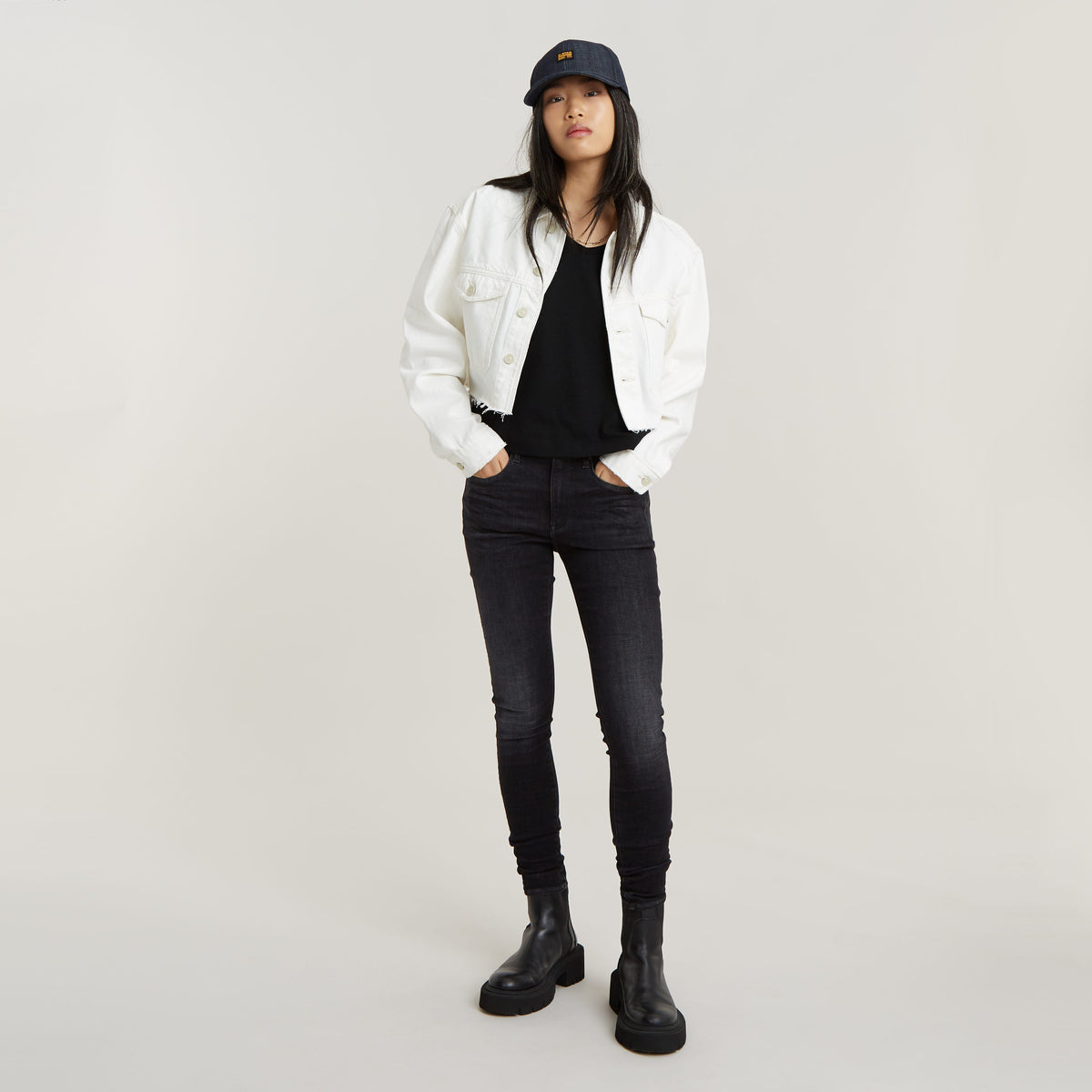 3301 High Skinny worn in coal | Bildmaterial bereitgestellt von SHOES.PLEASE.