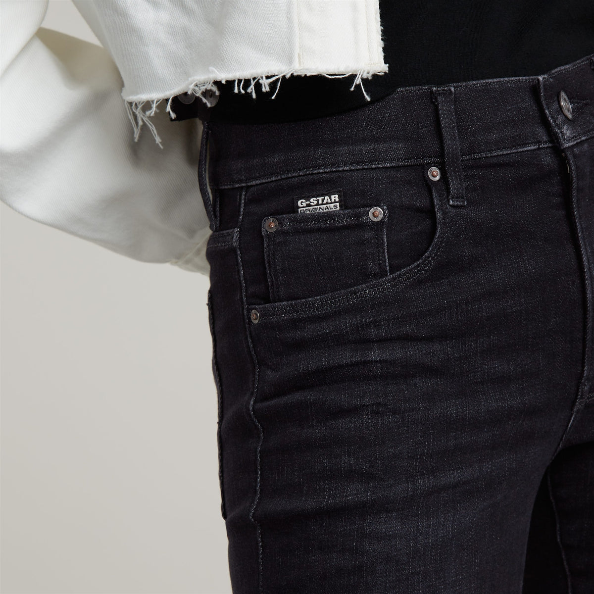 3301 High Skinny worn in coal | Bildmaterial bereitgestellt von SHOES.PLEASE.