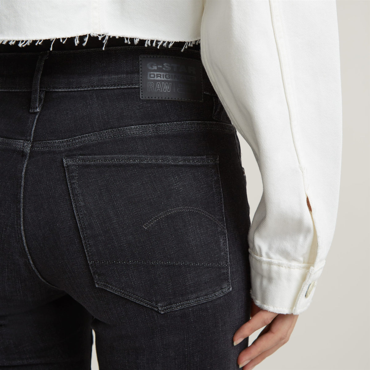 3301 High Skinny worn in coal | Bildmaterial bereitgestellt von SHOES.PLEASE.