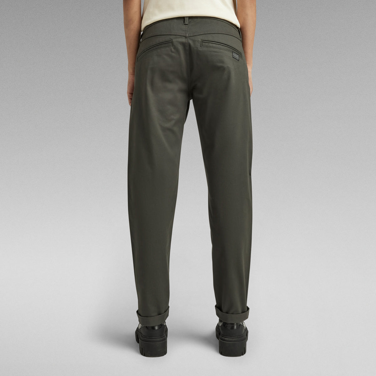 KATE BOYFRIEND CHINO asfalt grey | Bildmaterial bereitgestellt von SHOES.PLEASE.
