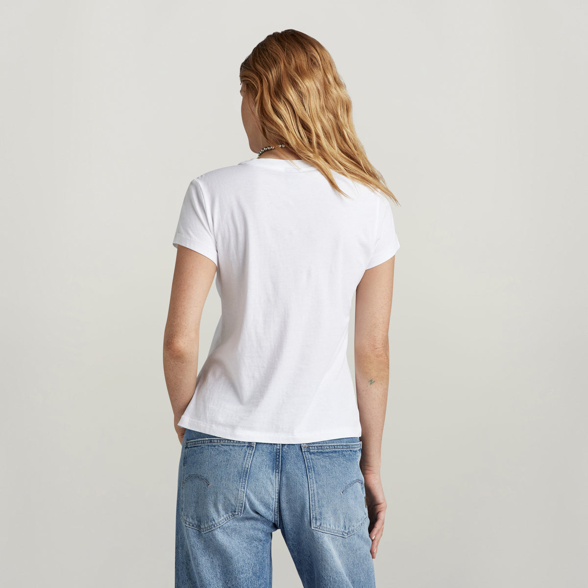 Front seam r t Wmn white | Bildmaterial bereitgestellt von SHOES.PLEASE.