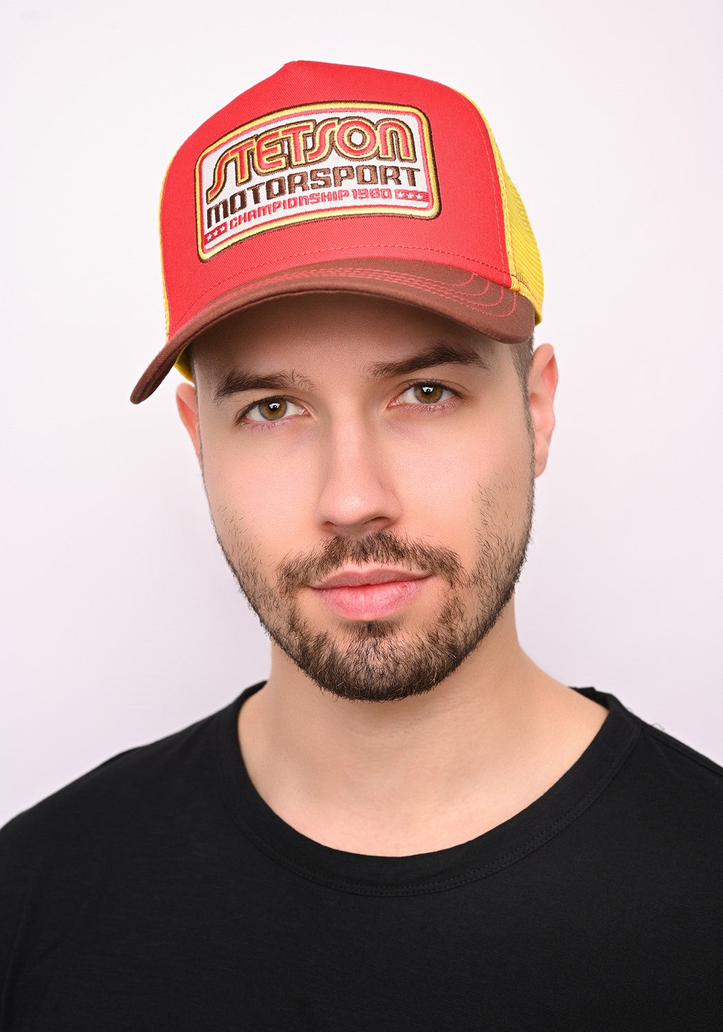 Trucker Cap Motorsport II rot gelb | Bildmaterial bereitgestellt von SHOES.PLEASE.