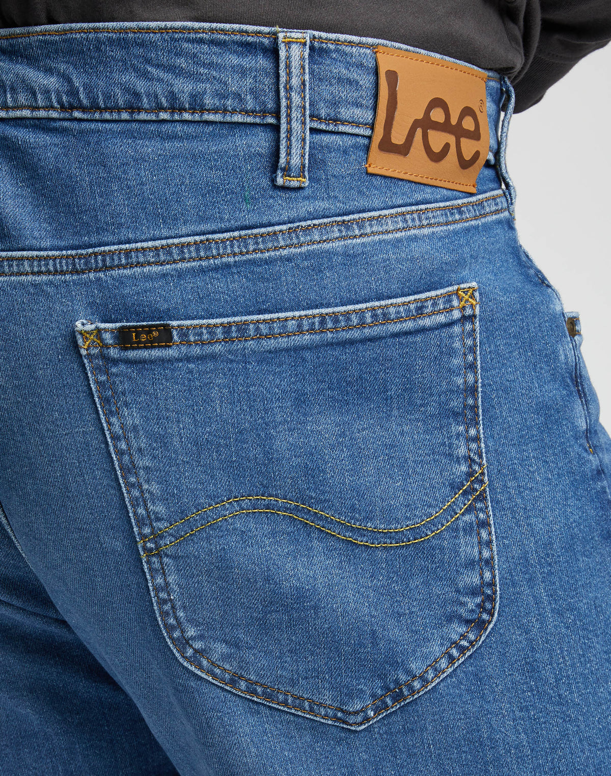 DAREN_ZIP_FLY DARK_FREEPORT medium denim | Bildmaterial bereitgestellt von SHOES.PLEASE.